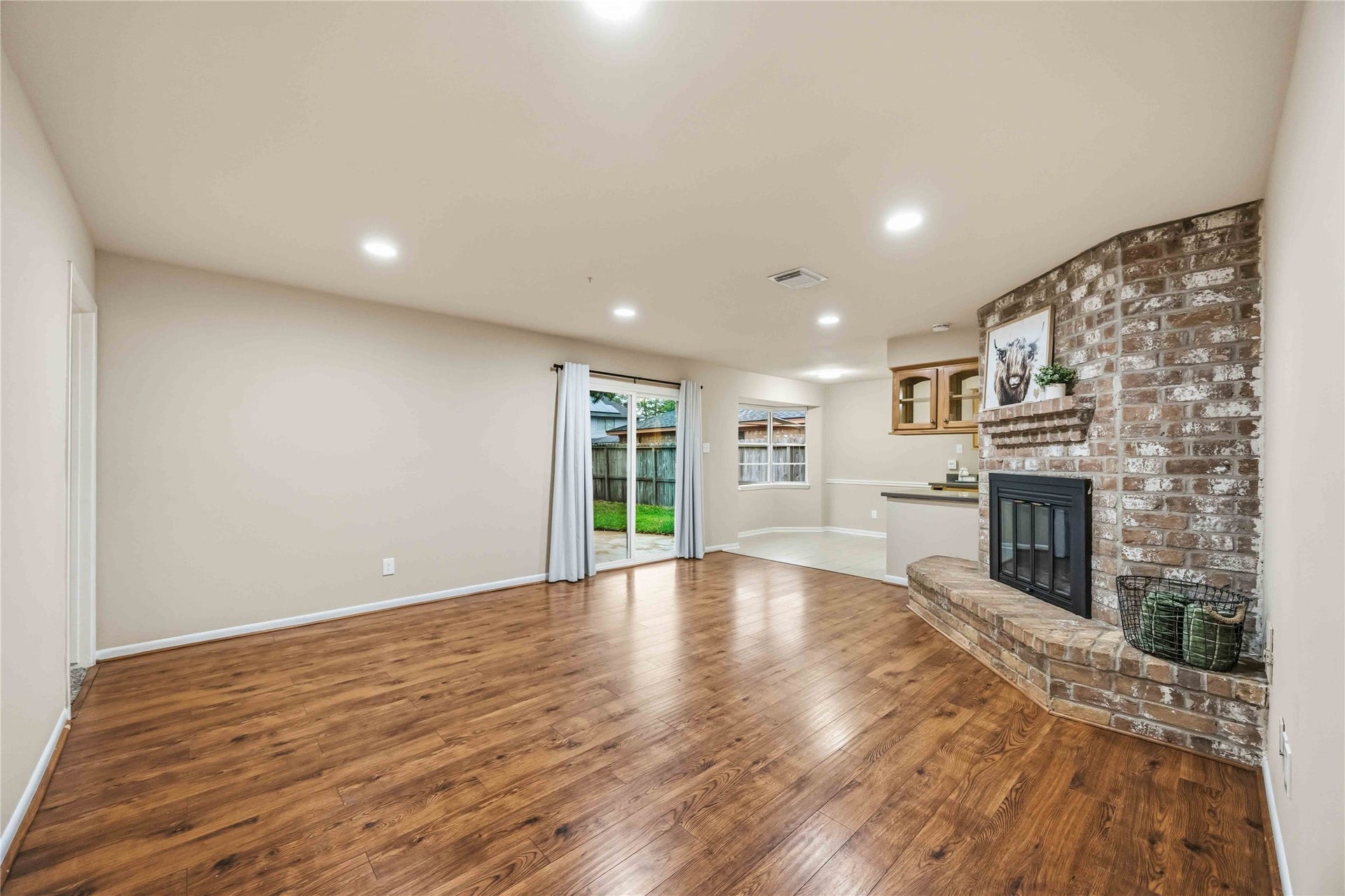 16019 Mill Point Drive, Houston, TX 77059 Family Room to Backyard/Kitchen
