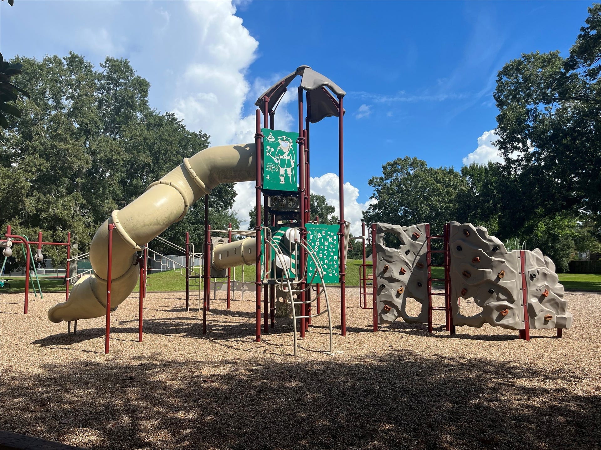 16019 Mill Point Drive, Houston, TX 77059 16019 Mill Point Drive, Houston, TX 77059