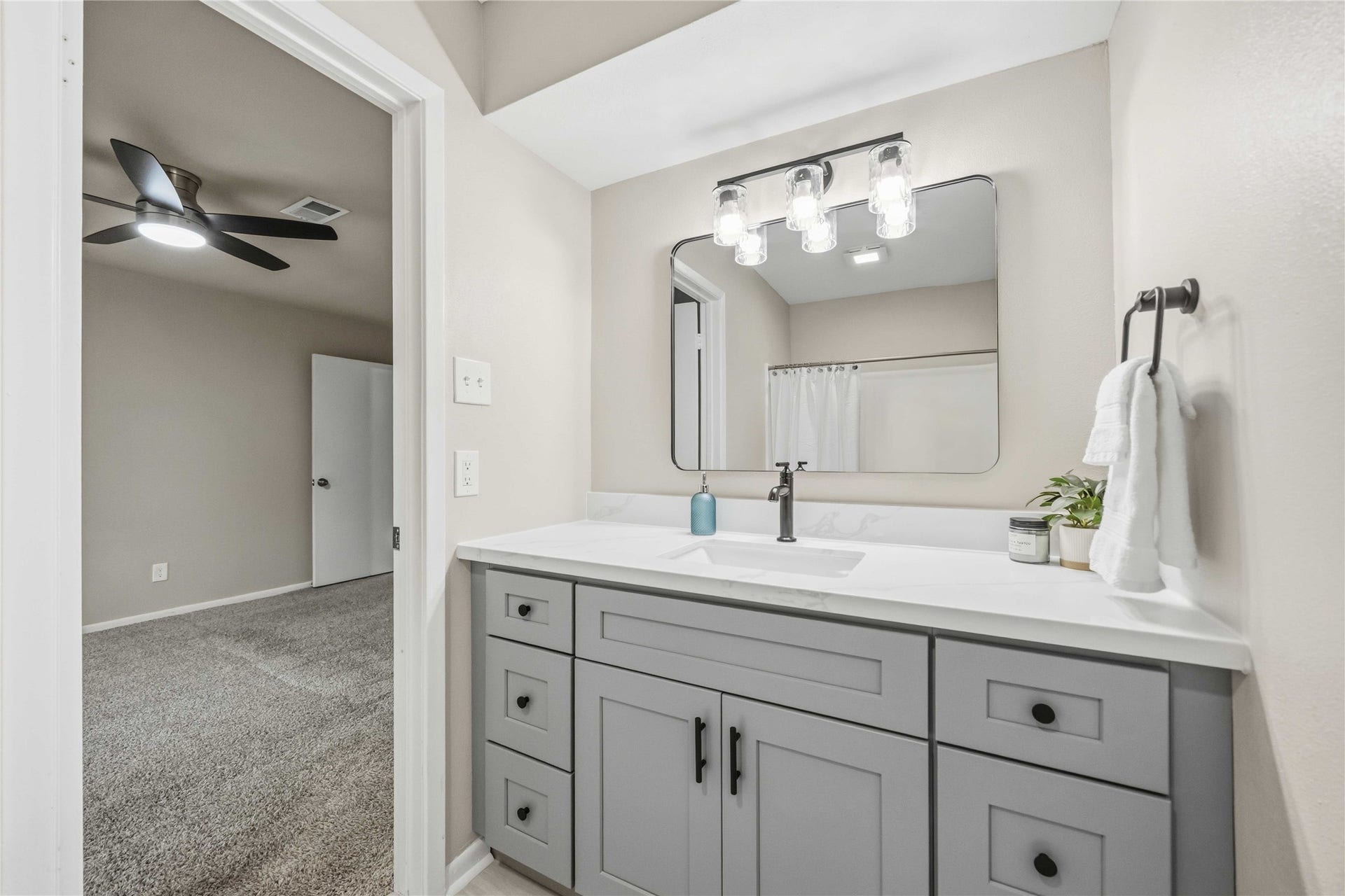 16019 Mill Point Drive, Houston, TX 77059 Primary Bath