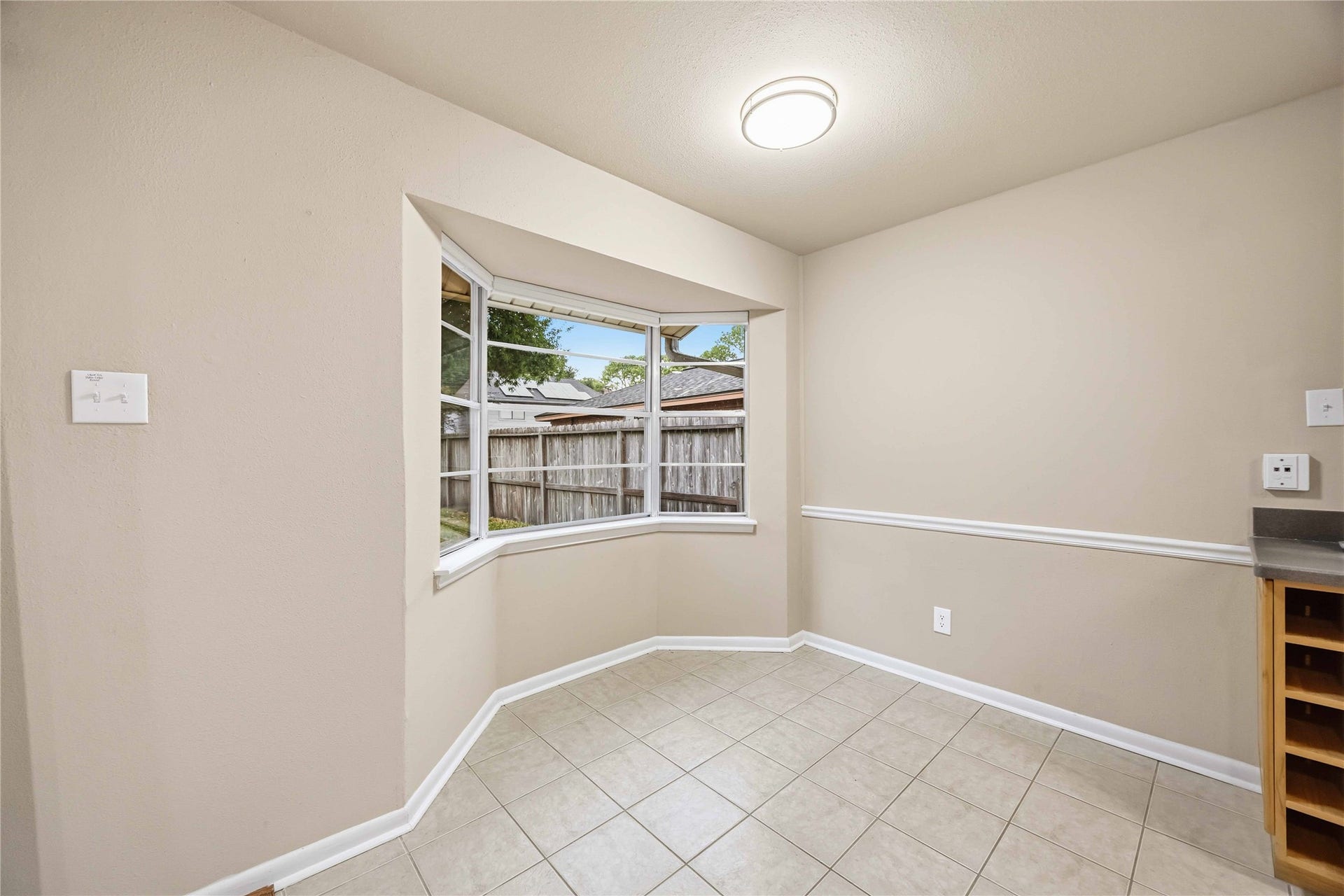 16019 Mill Point Drive, Houston, TX 77059 Breakfast Nook