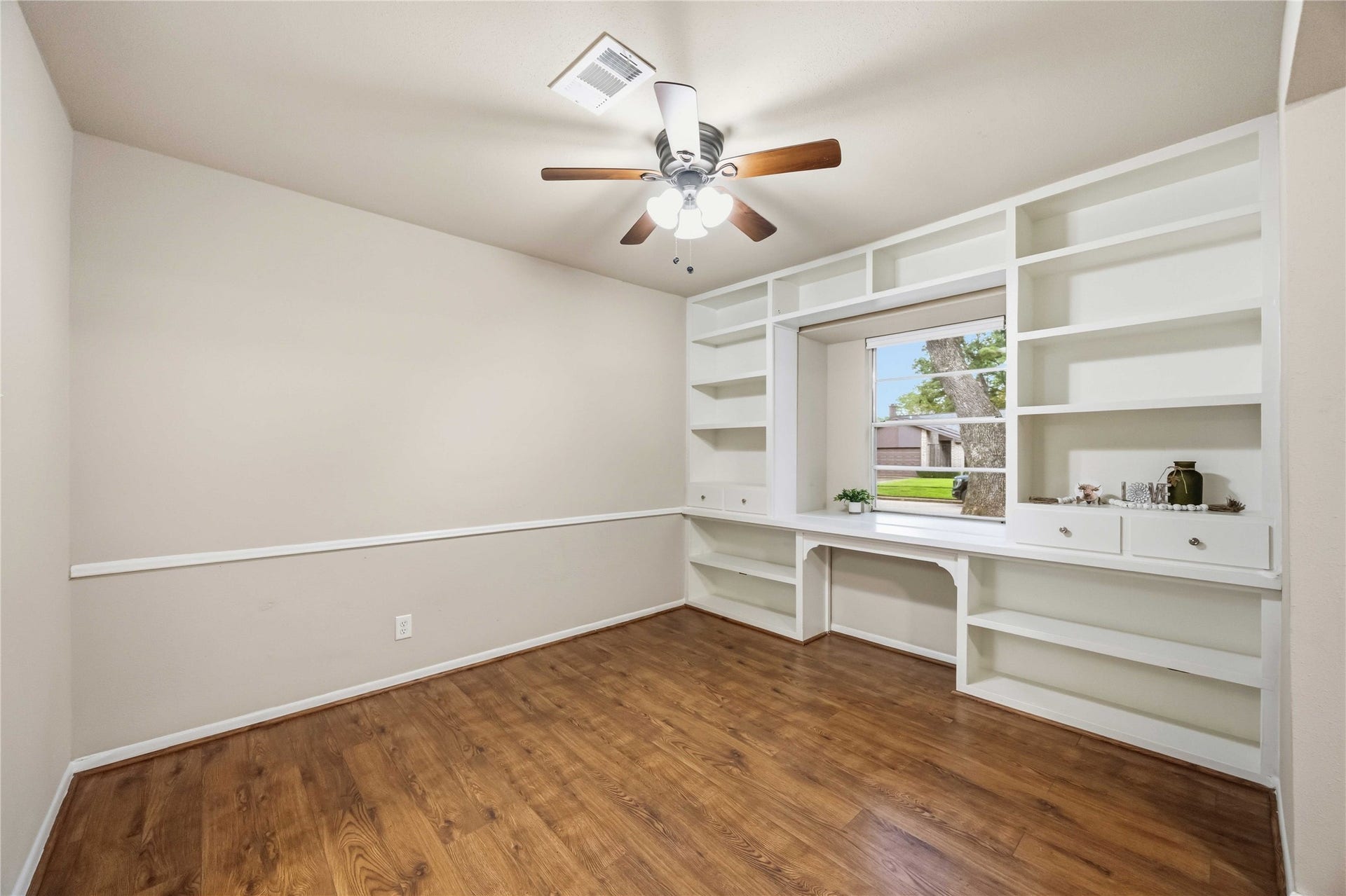 16019 Mill Point Drive, Houston, TX 77059 Office or Formal Dining Space