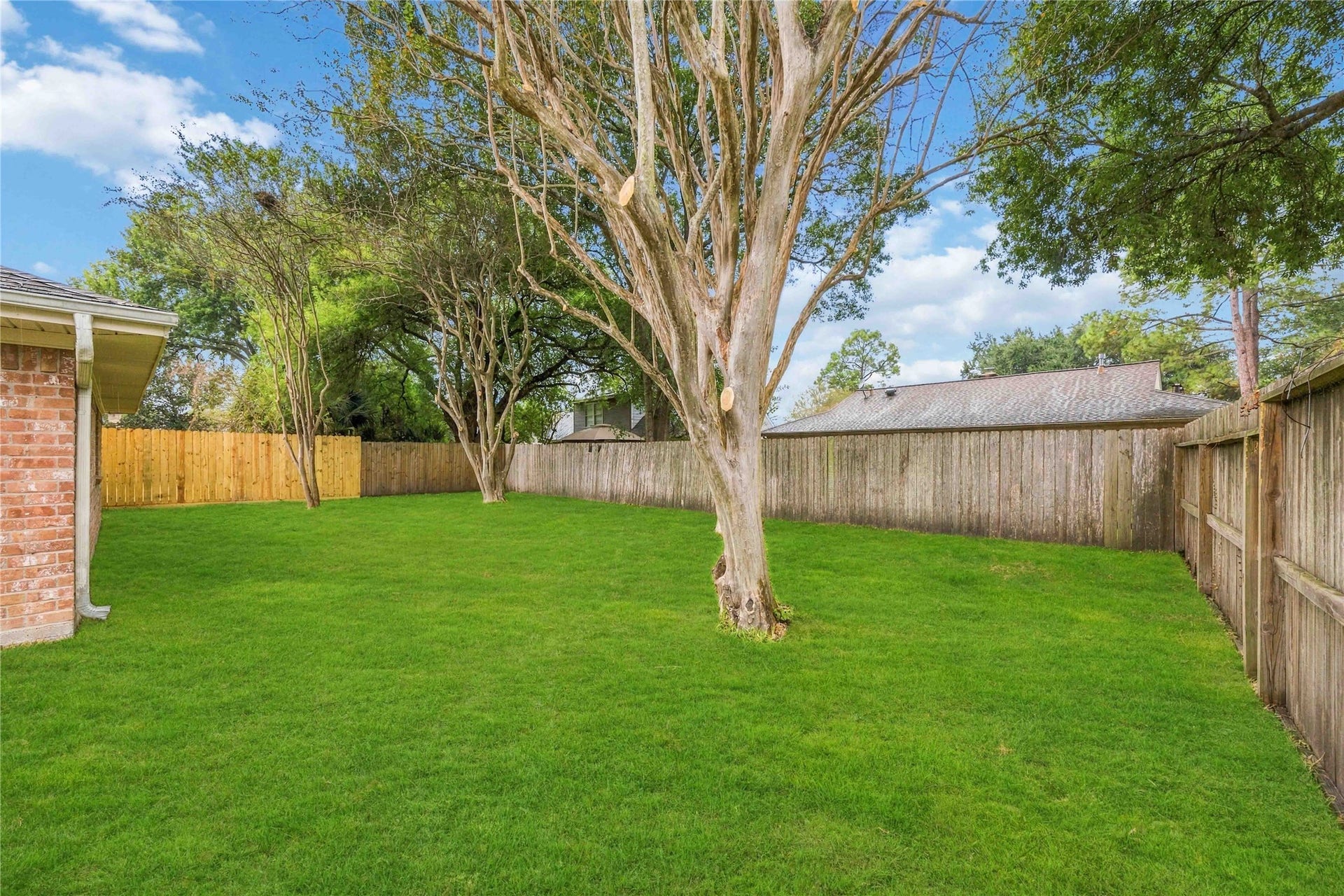 16019 Mill Point Drive, Houston, TX 77059 Backyard