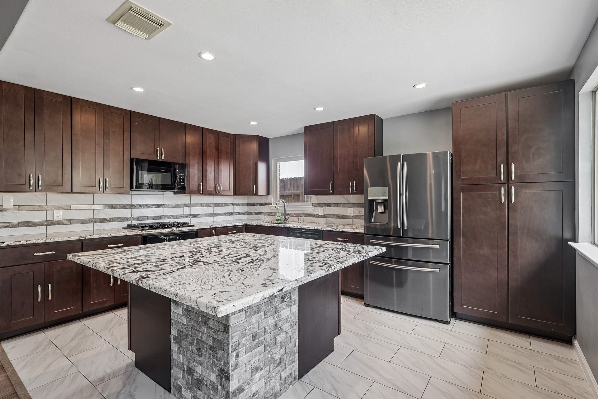 11026 Green Arbor Drive, Houston, TX 77089 11026 Green Arbor Drive, Houston, TX 77089