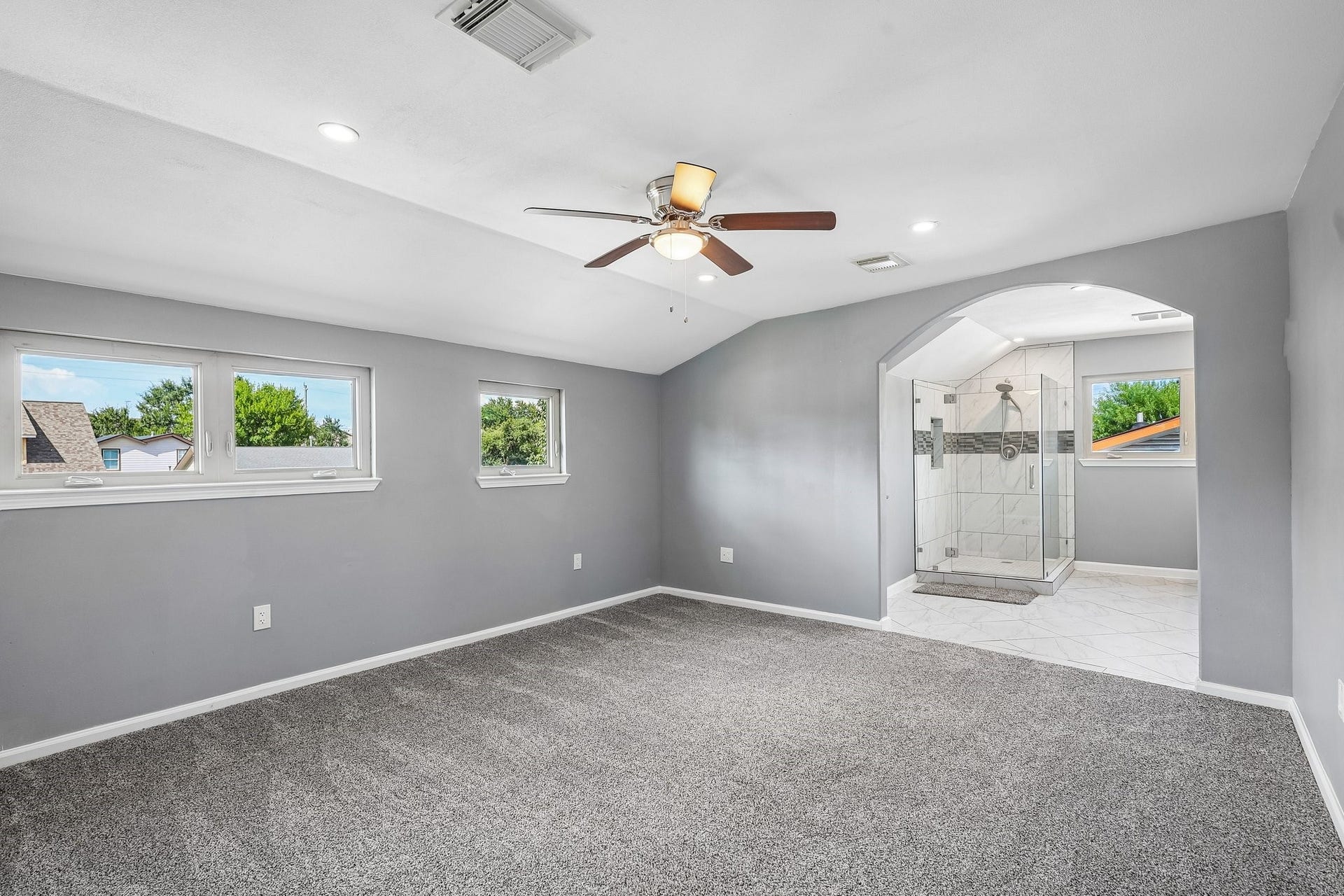 11026 Green Arbor Drive, Houston, TX 77089 2nd Primary Suite - this one is huge!