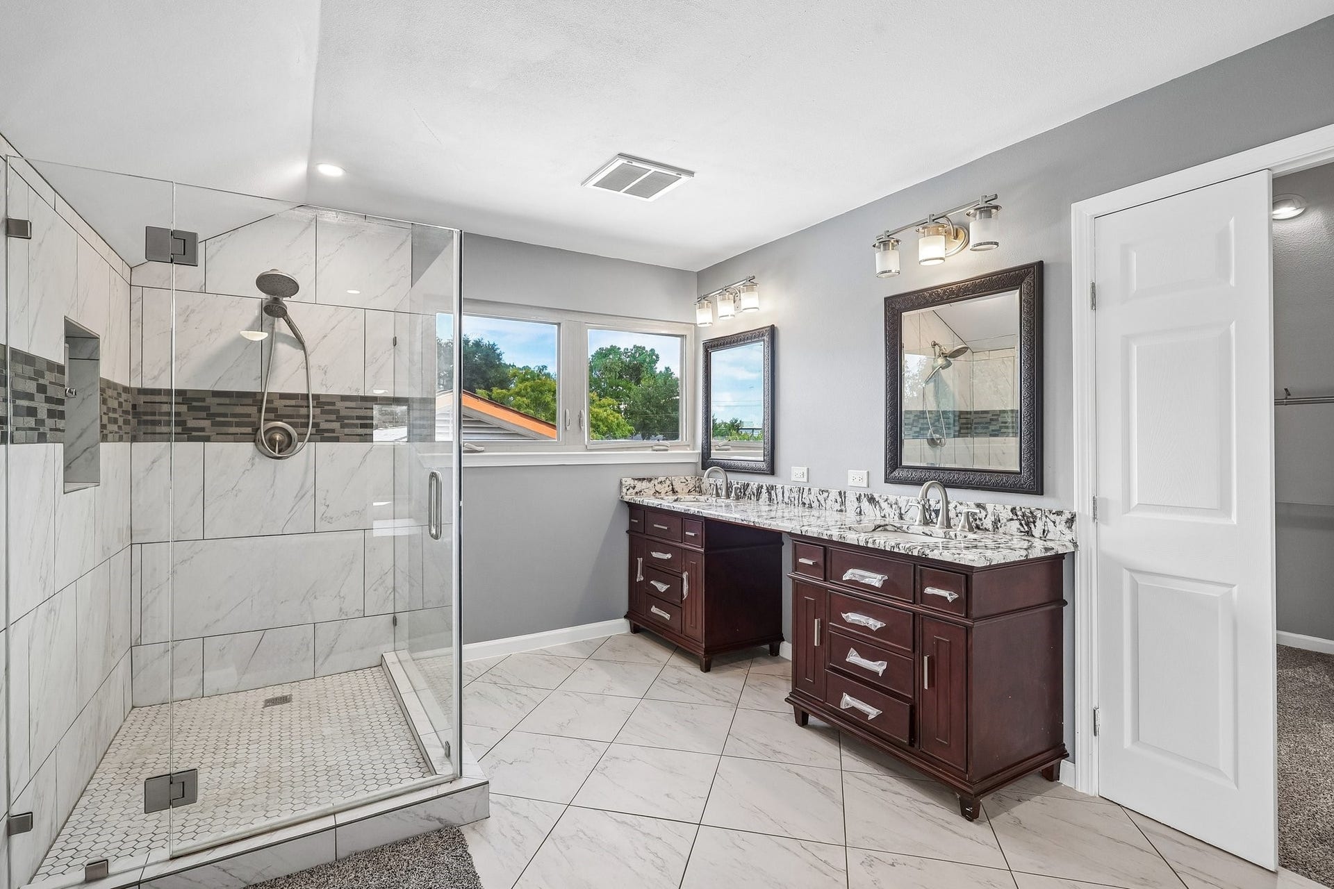 11026 Green Arbor Drive, Houston, TX 77089 Huge primary bath