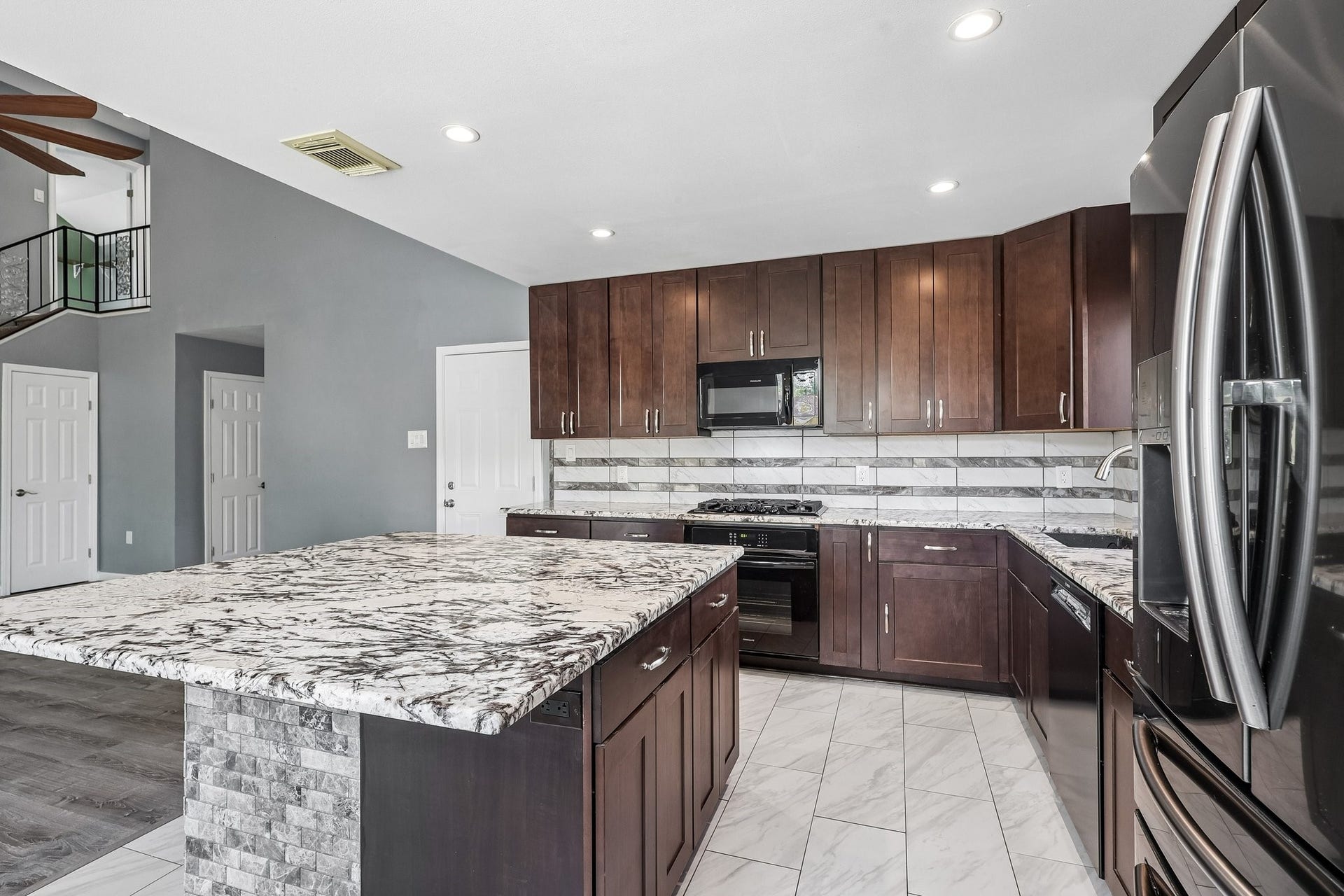 11026 Green Arbor Drive, Houston, TX 77089 Gorgeous stone countertops