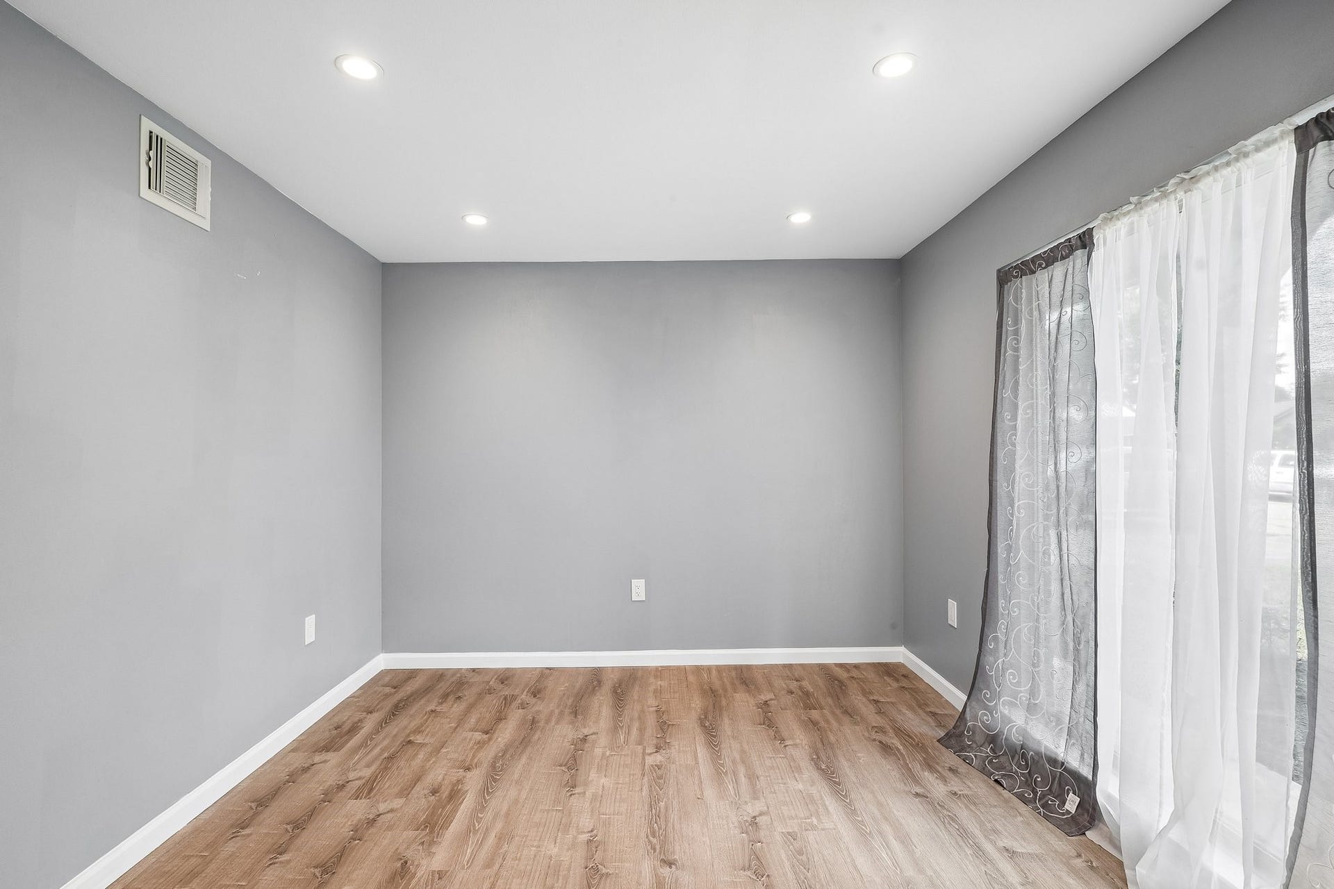 11026 Green Arbor Drive, Houston, TX 77089 Office / Formal living at front of home