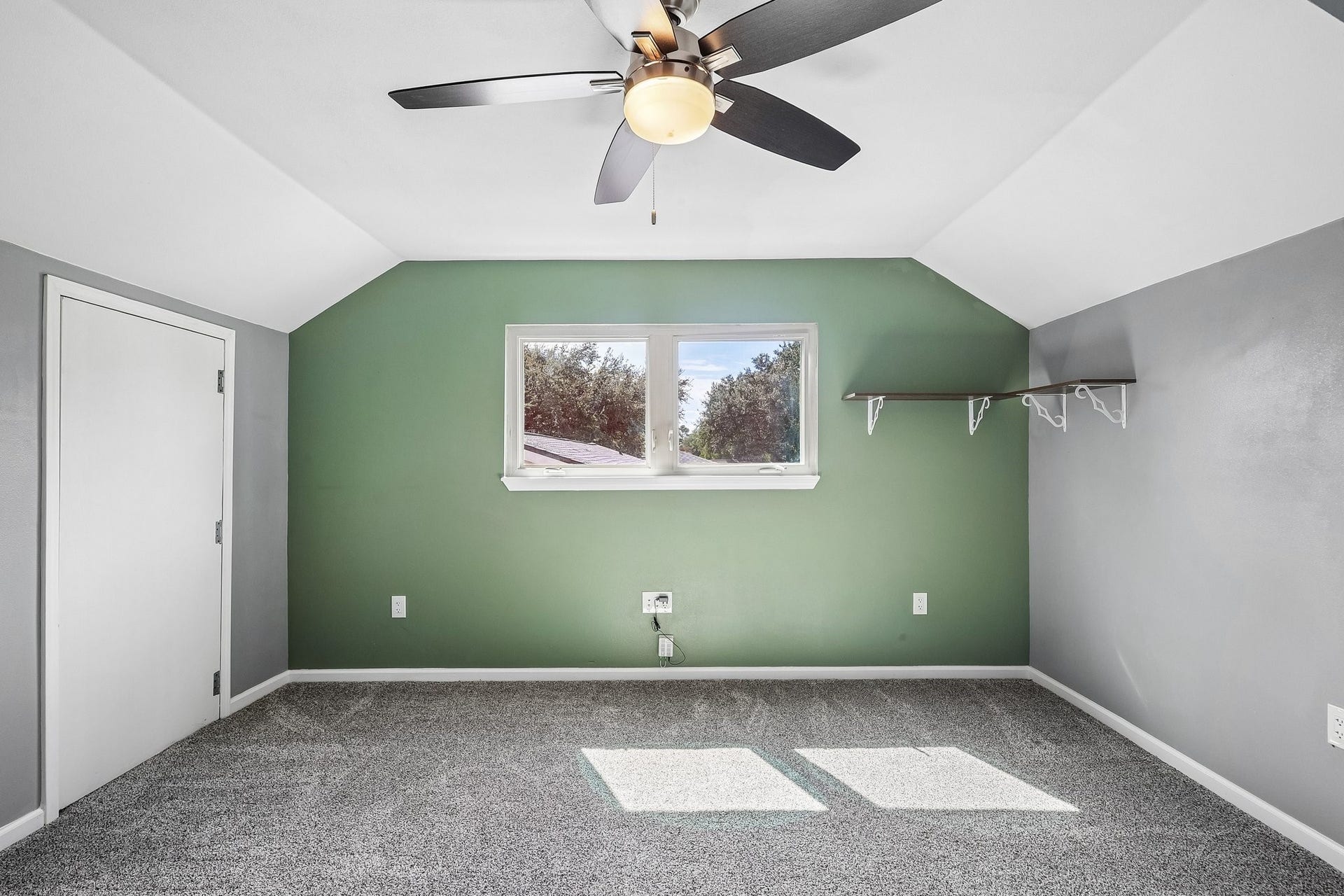 11026 Green Arbor Drive, Houston, TX 77089 Upstairs secondary bedroom