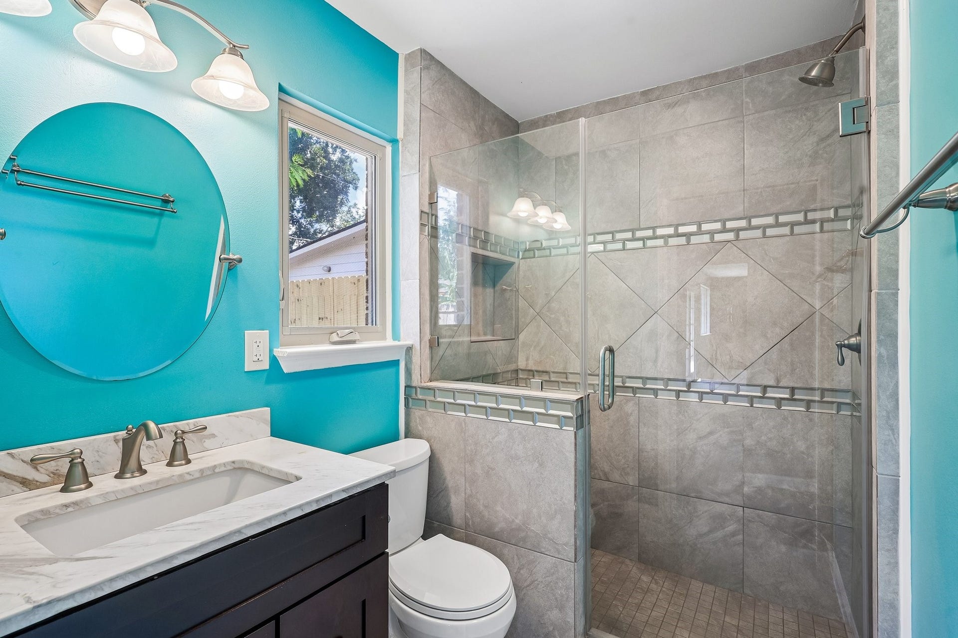 11026 Green Arbor Drive, Houston, TX 77089 Downstairs full bath