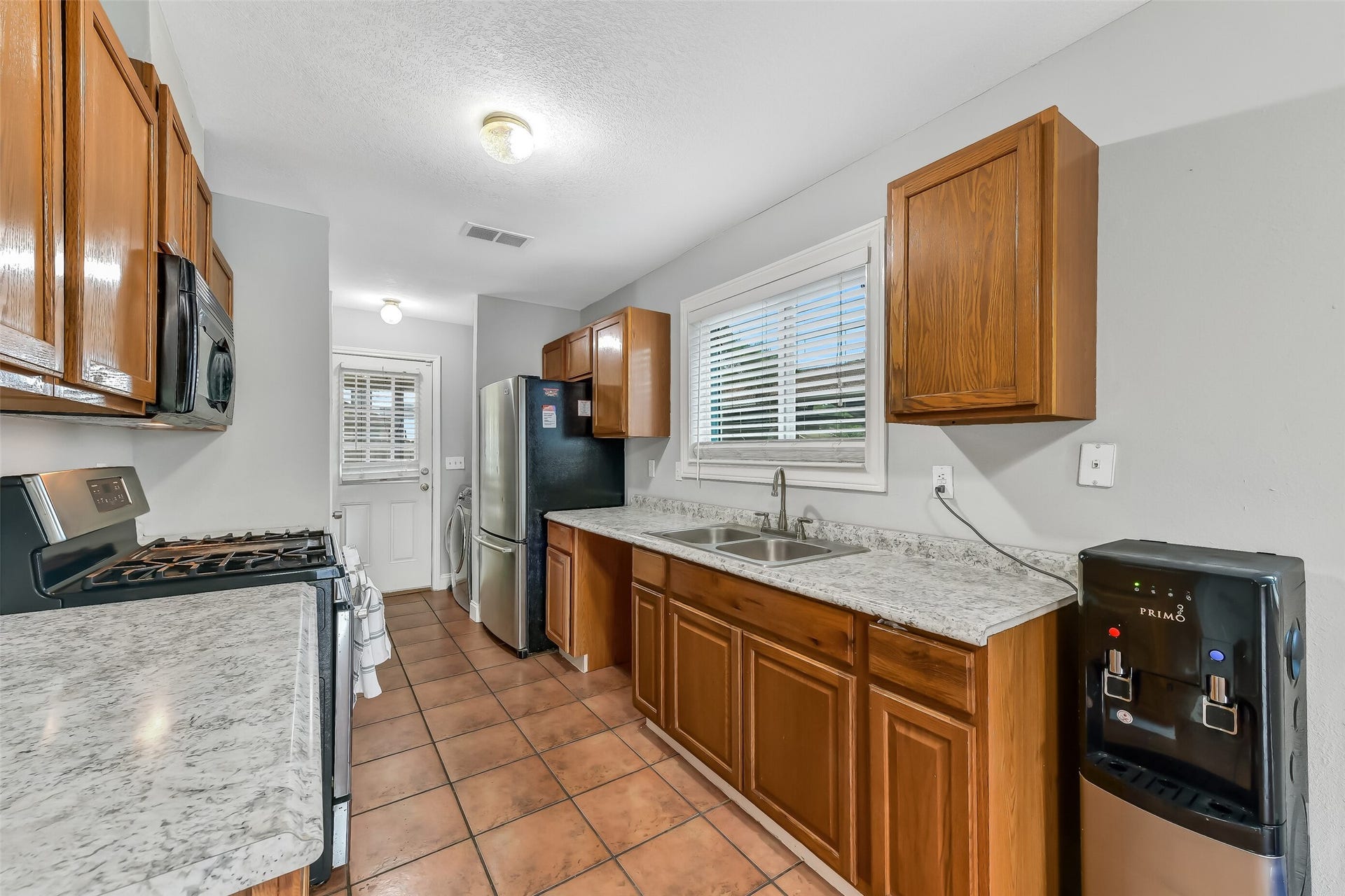 6335 Danshire Court, Houston, TX 77049 6335 Danshire Court, Houston, TX 77049