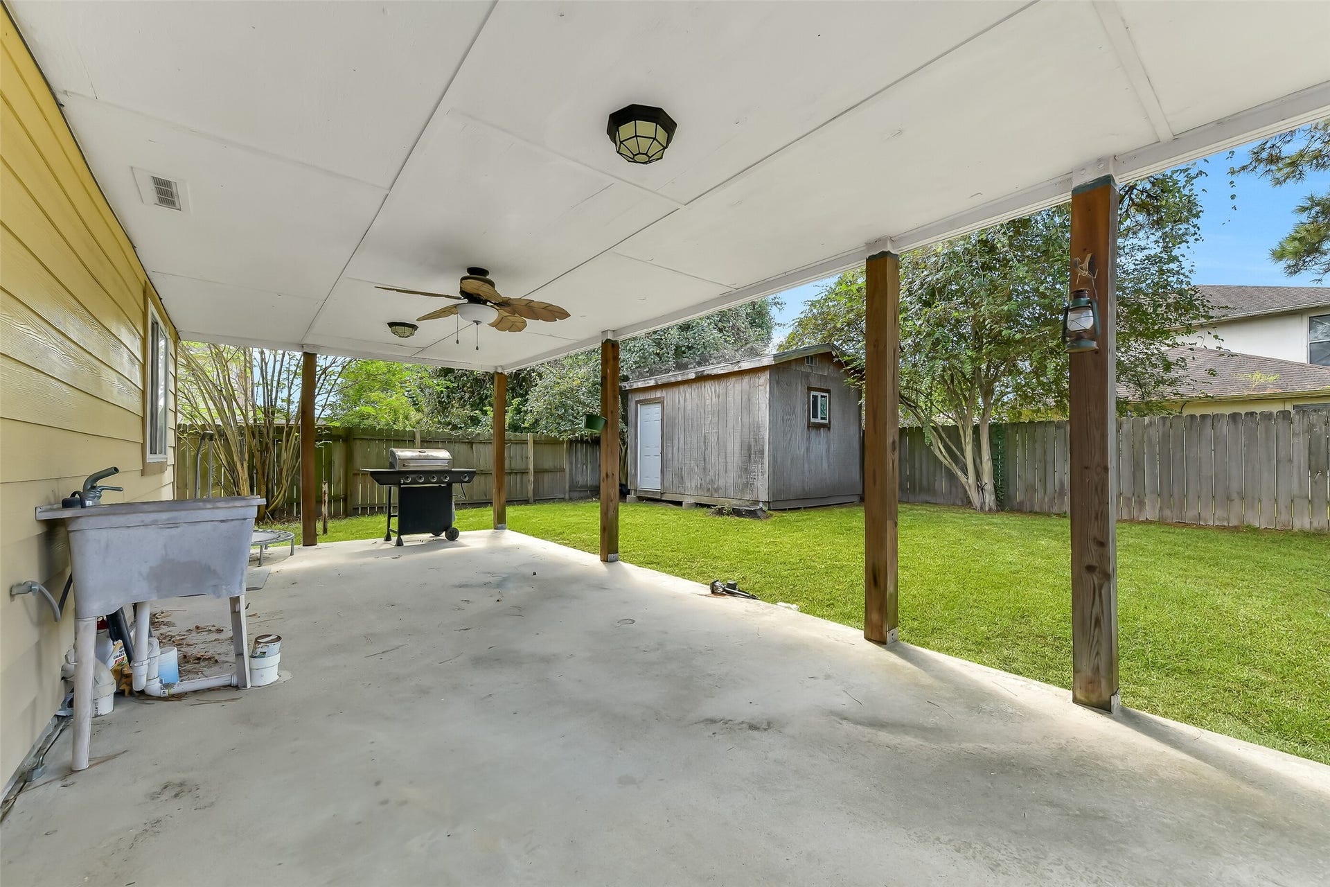 6335 Danshire Court, Houston, TX 77049 6335 Danshire Court, Houston, TX 77049