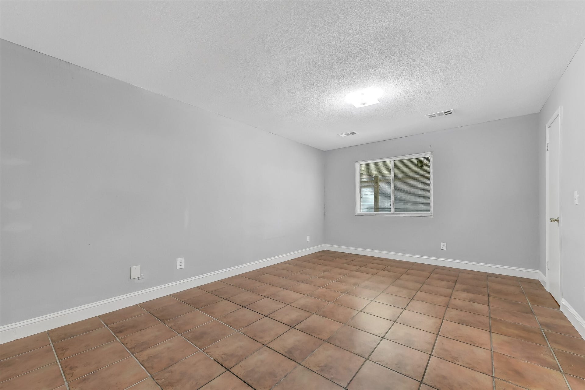 6335 Danshire Court, Houston, TX 77049 6335 Danshire Court, Houston, TX 77049