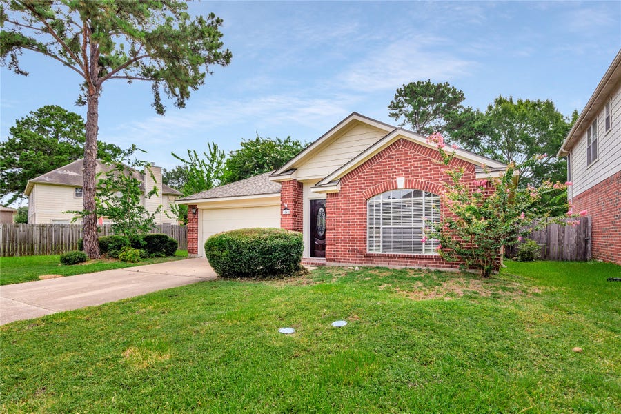 Property photo for 6842 Moss Boulder Drive, Houston, TX