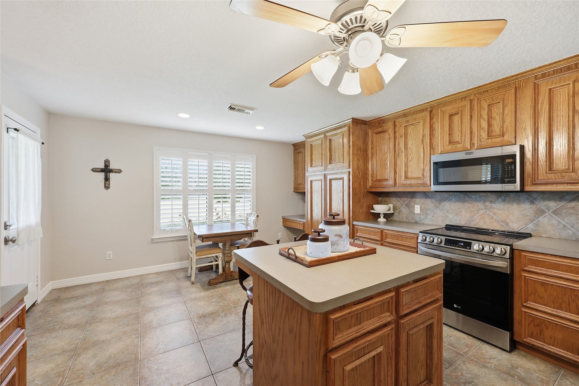 16210 Bluebird Street, Santa Fe, TX 77517 16210 Bluebird Street, Santa Fe, TX 77517