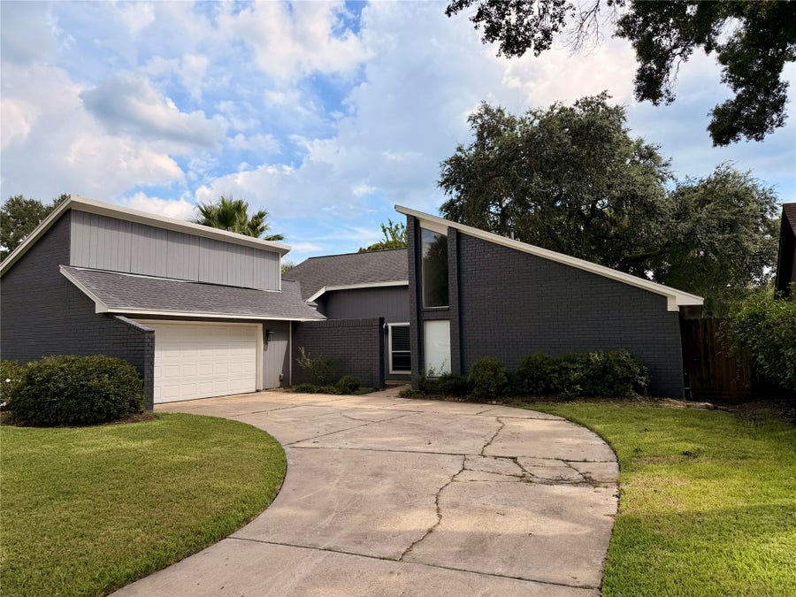 Property photo for 15623 Sandy Hill Drive, Houston, TX