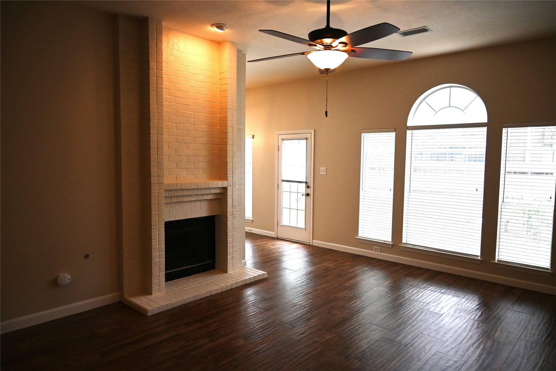 22 E Trillium Circle, The Woodlands, TX 77381 22 E Trillium Circle, The Woodlands, TX 77381