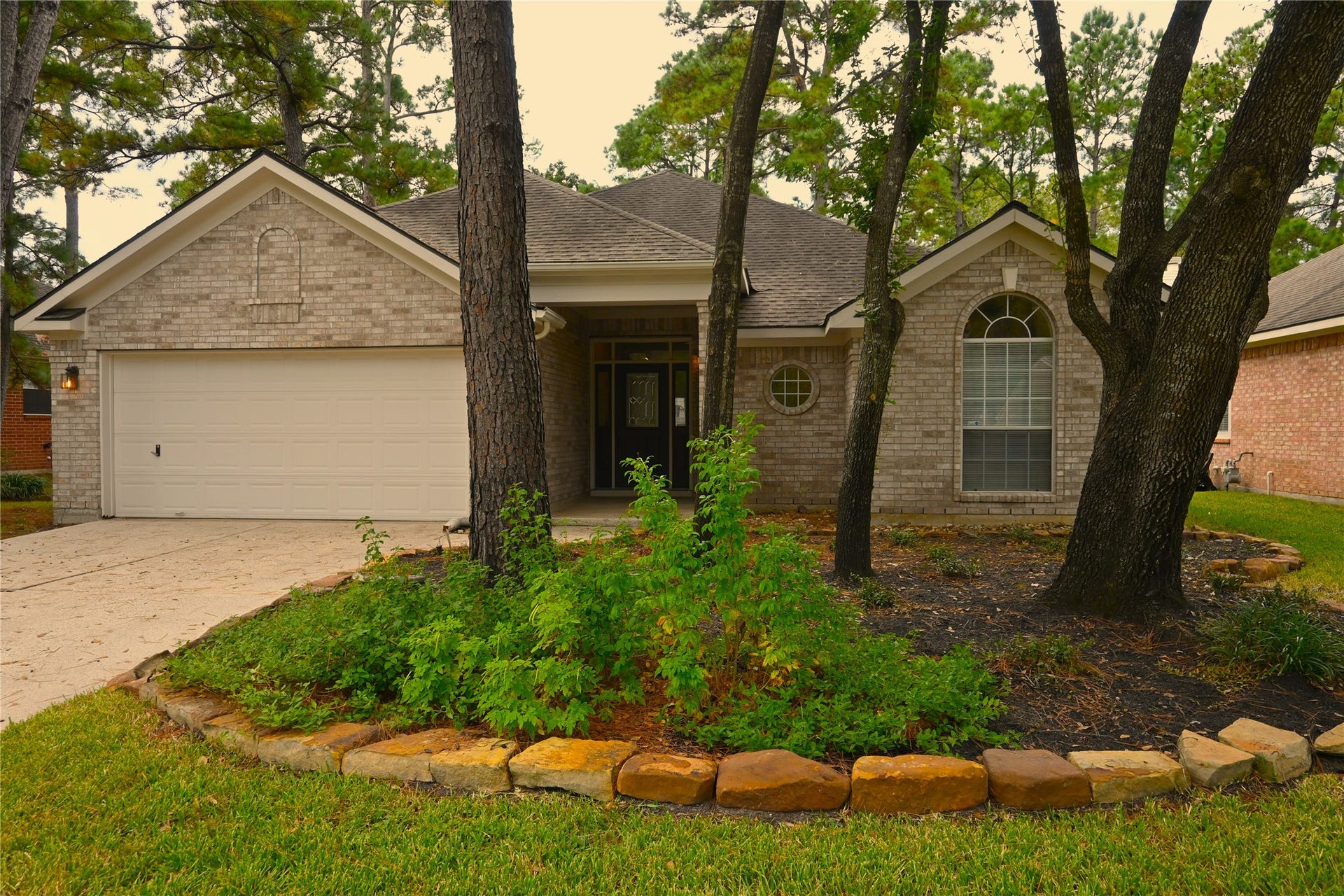 22 E Trillium Circle, The Woodlands, TX 77381 22 E Trillium Circle, The Woodlands, TX 77381