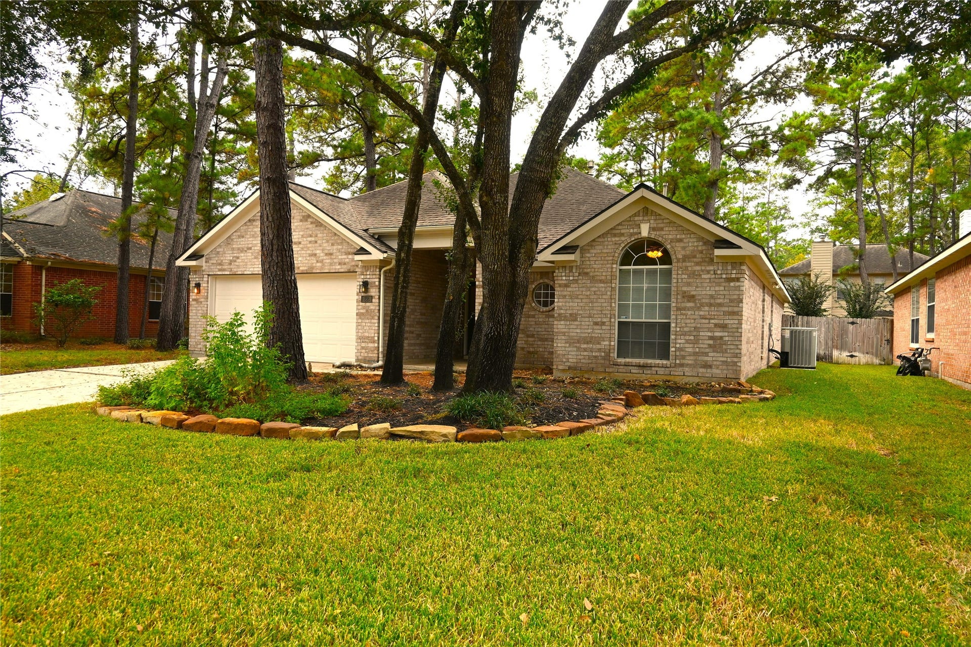 22 E Trillium Circle, The Woodlands, TX 77381 22 E Trillium Circle, The Woodlands, TX 77381