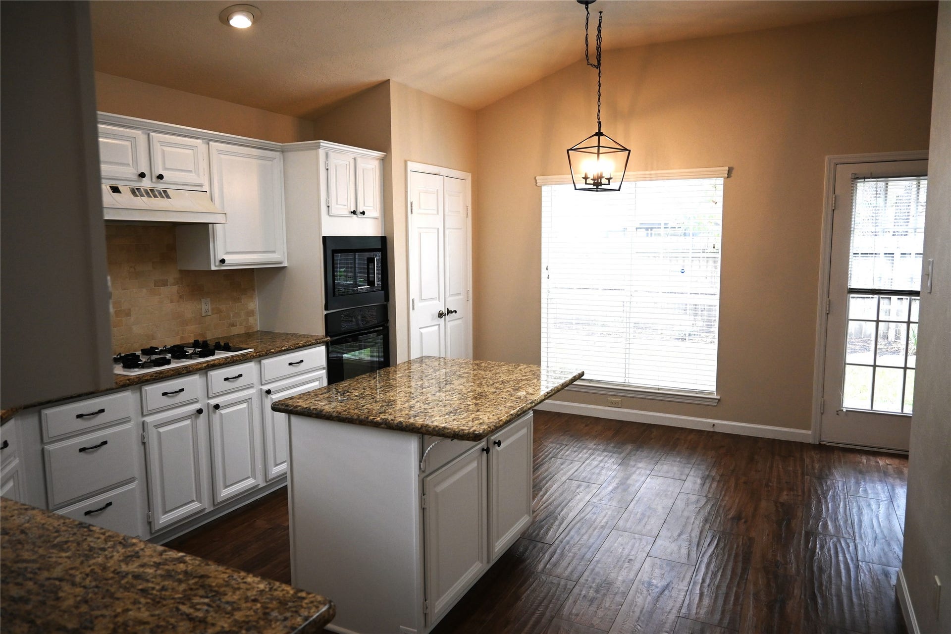 22 E Trillium Circle, The Woodlands, TX 77381 22 E Trillium Circle, The Woodlands, TX 77381