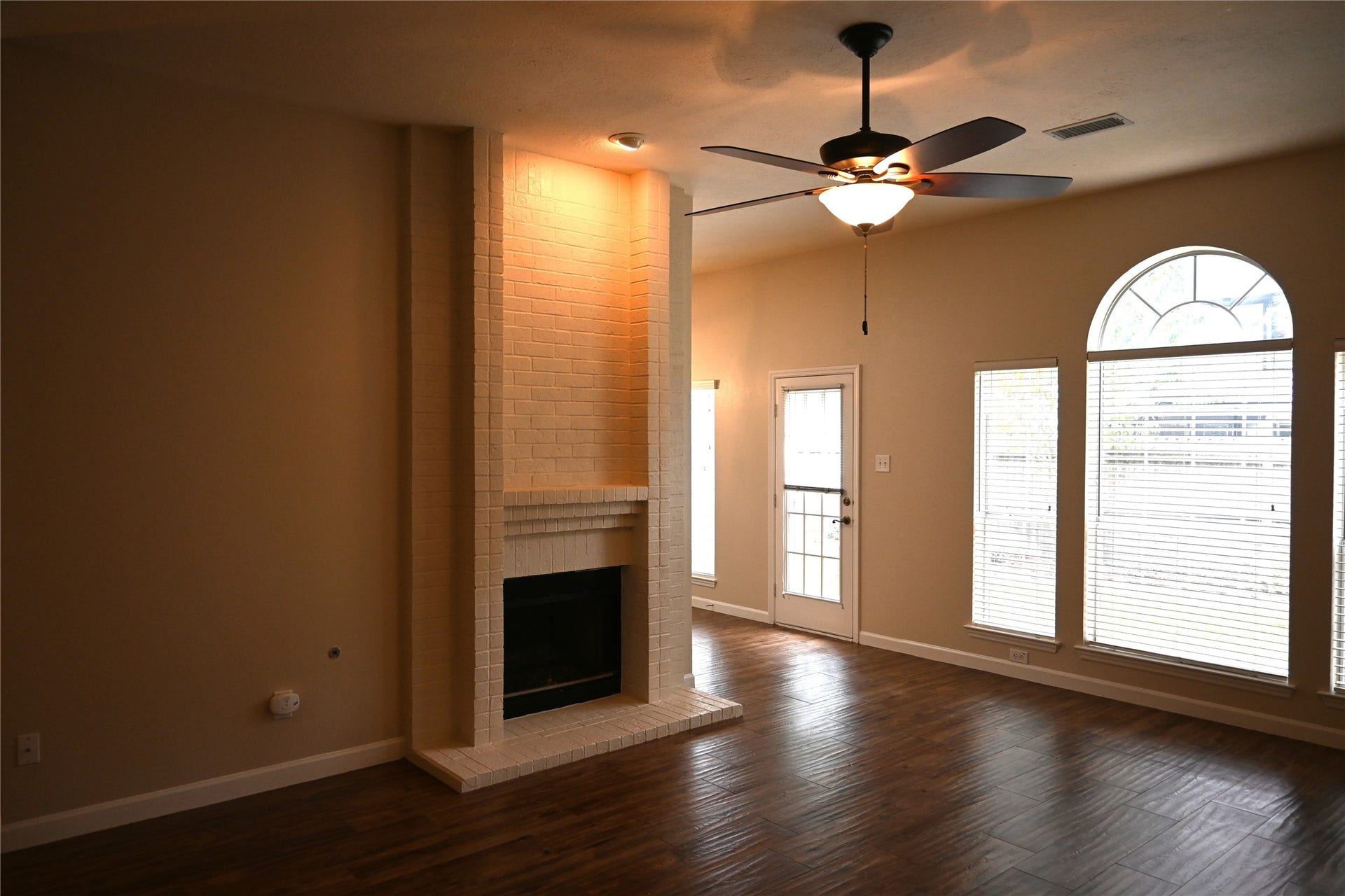 22 E Trillium Circle, The Woodlands, TX 77381 22 E Trillium Circle, The Woodlands, TX 77381