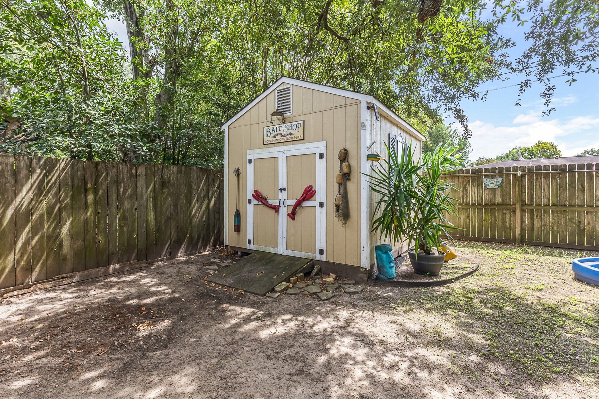 1527 17th Avenue N, Texas City, TX 77590 1527 17th Avenue N, Texas City, TX 77590
