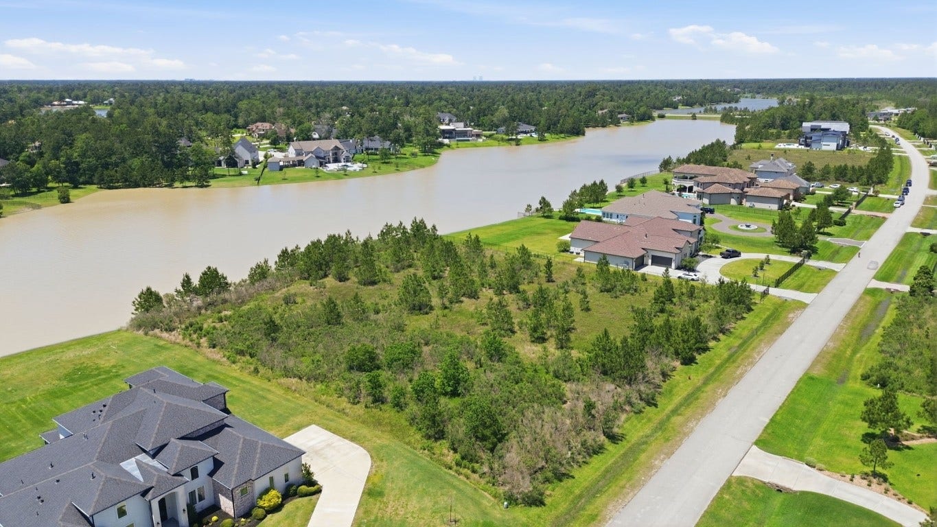 27539 S Lazy Meadow Way, Spring, TX 77386 Premium Water Front AC Location!