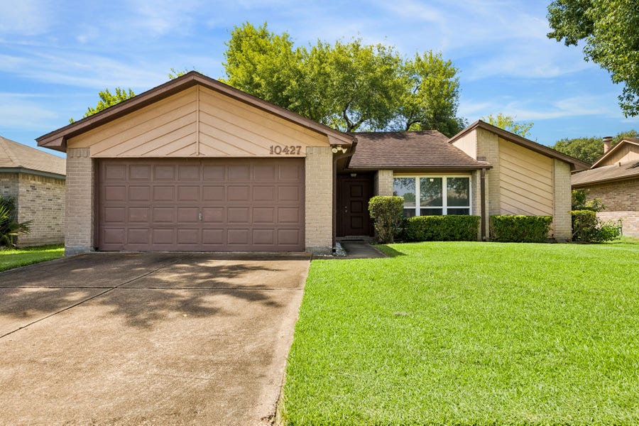 Property photo for 10427 Eagle Glen Drive, Houston, TX