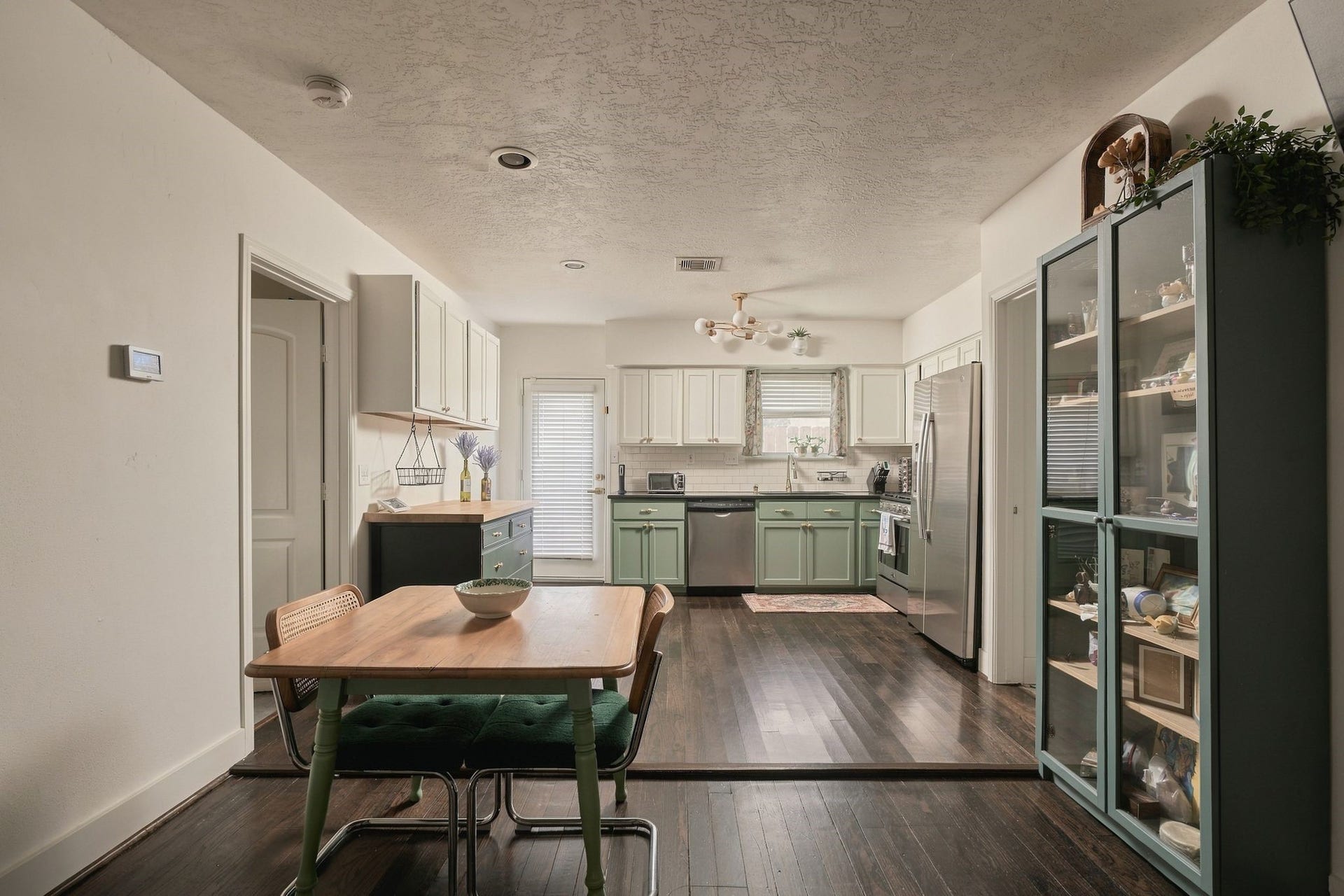 614 Coronado Street, Houston, TX 77009 Flexible dining space between the living room and kitchen offers multiple furniture configurations. Enjoy an open, functional floor plan that makes excellent use of the home's 1,149 square feet.