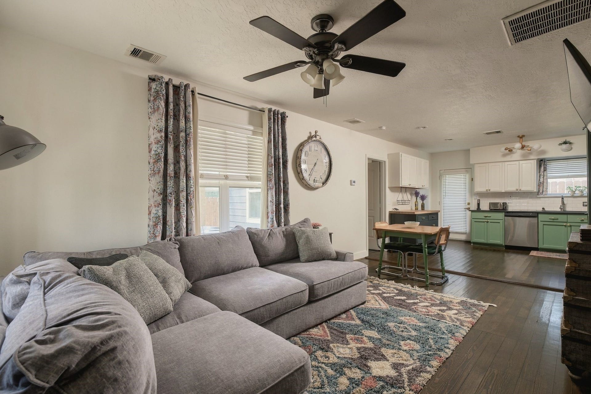 614 Coronado Street, Houston, TX 77009 Open-concept living and dining spaces flow seamlessly into the kitchen, creating a comfortable layout for everyday living and entertaining in this charming Houston Heights-area home.