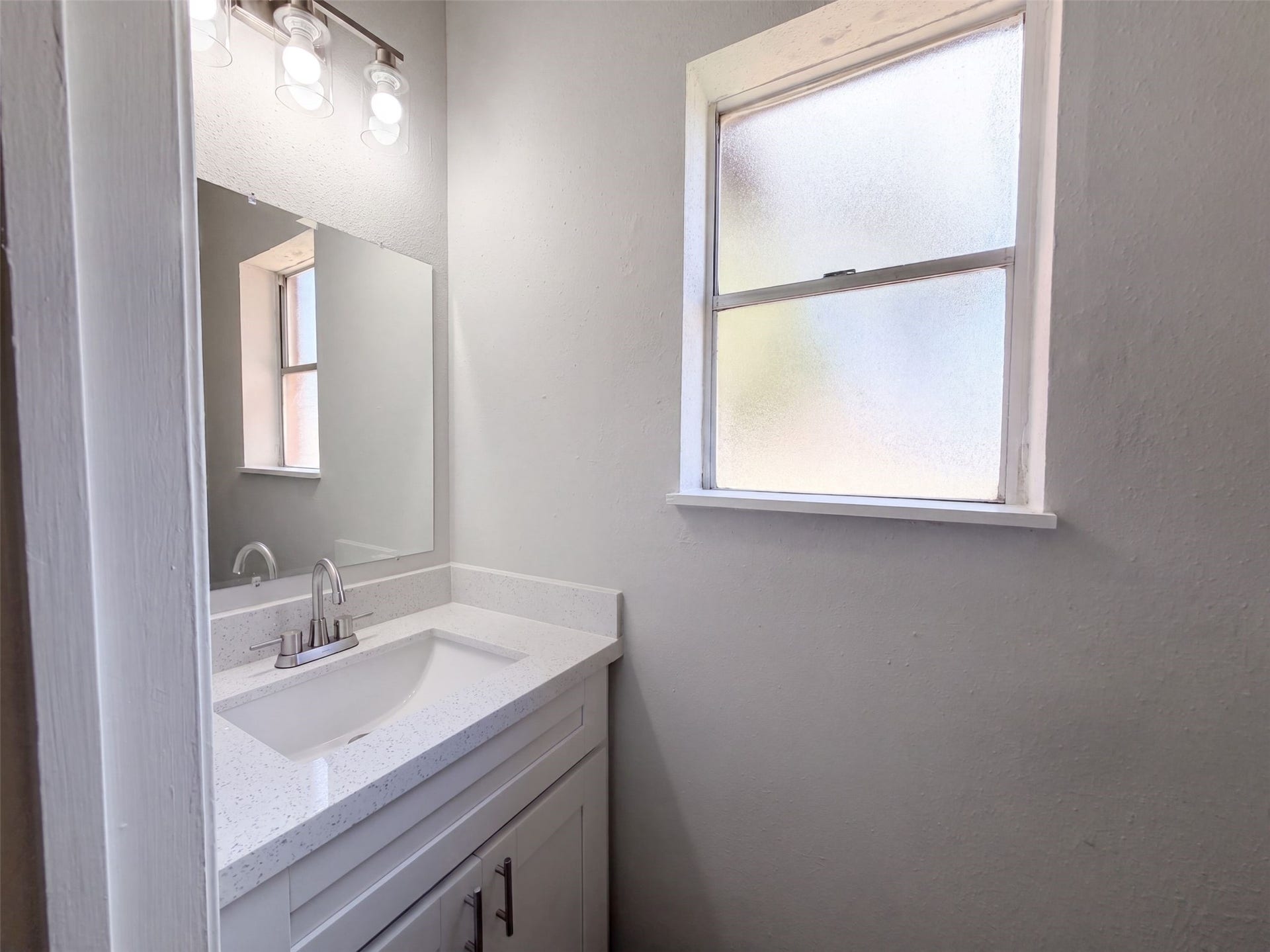 1102 Londonderry Avenue, Friendswood, TX 77546 1102 Londonderry Avenue, Friendswood, TX 77546