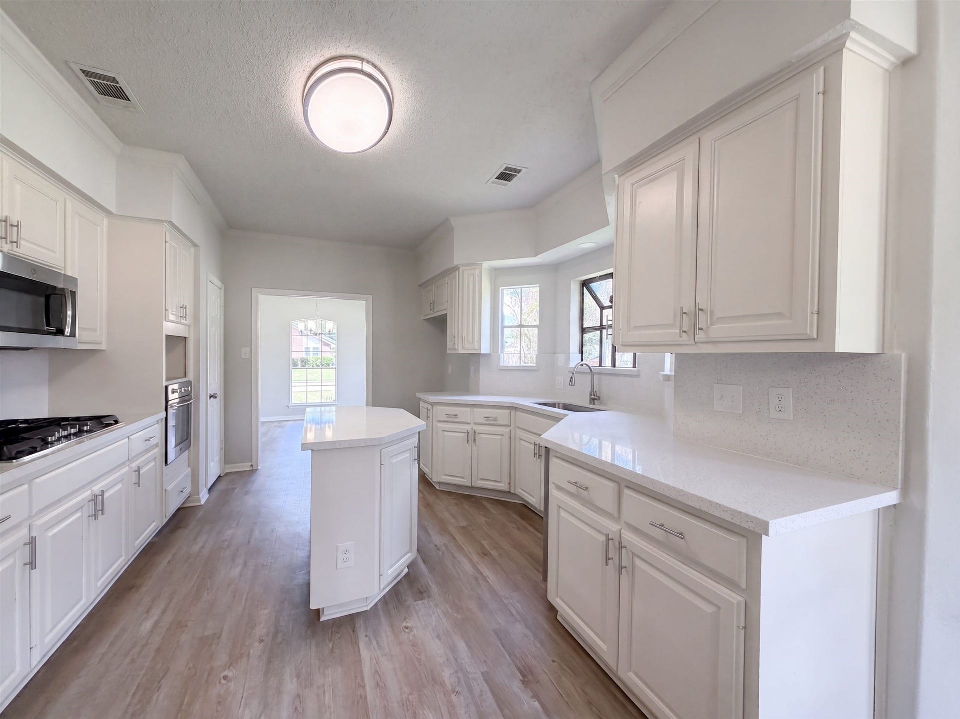 1102 Londonderry Avenue, Friendswood, TX 77546 1102 Londonderry Avenue, Friendswood, TX 77546