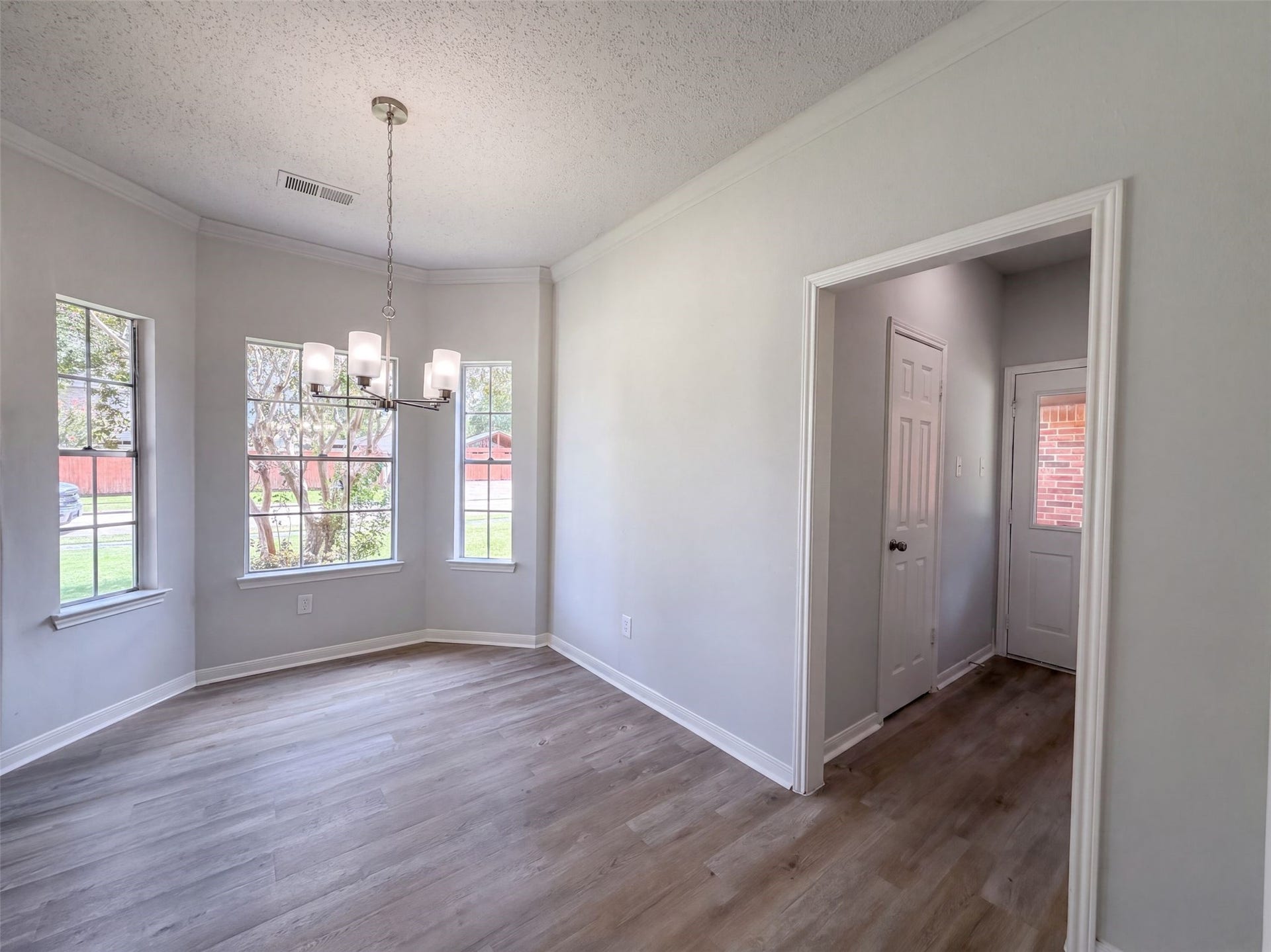 1102 Londonderry Avenue, Friendswood, TX 77546 1102 Londonderry Avenue, Friendswood, TX 77546