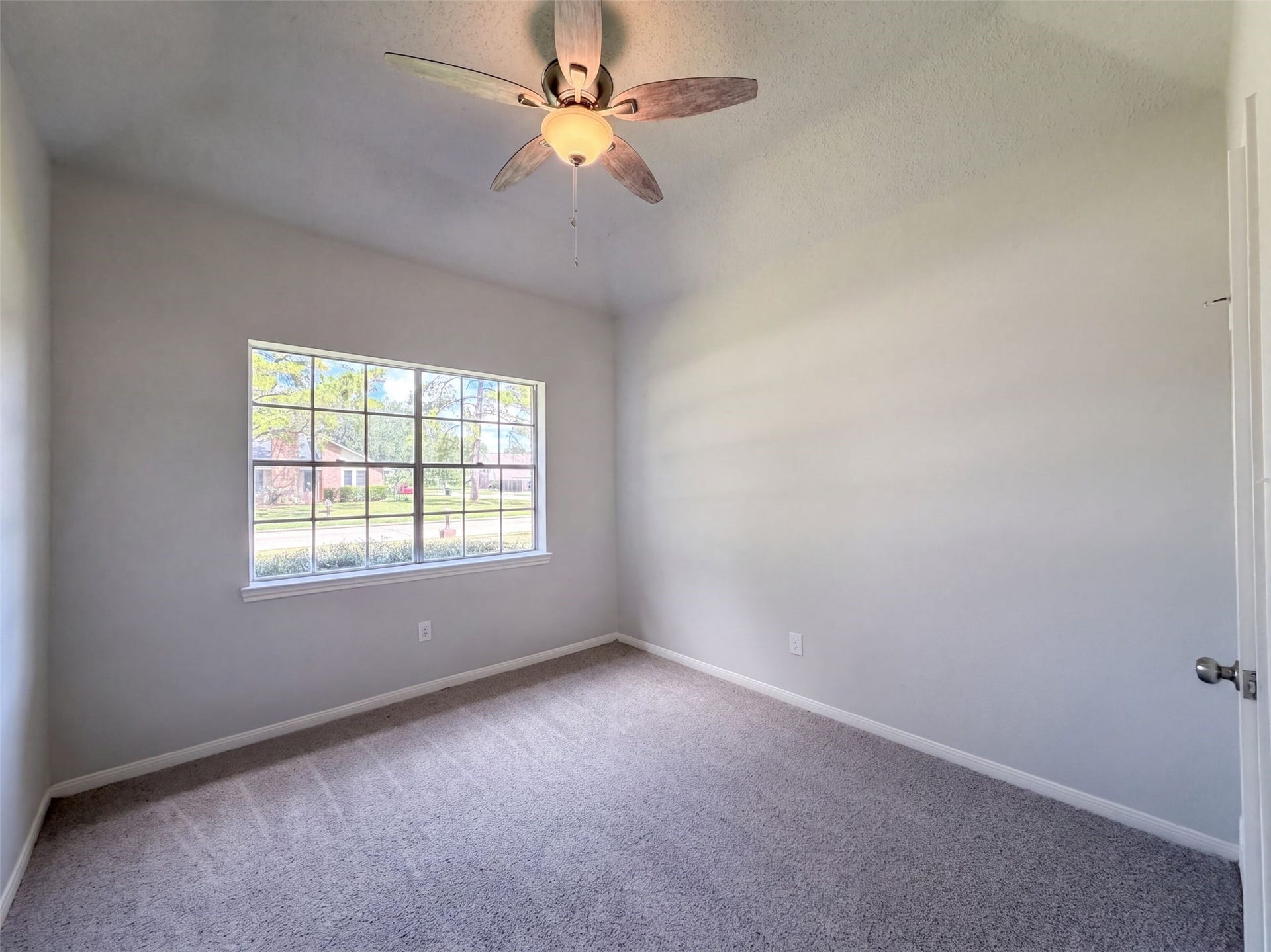 1102 Londonderry Avenue, Friendswood, TX 77546 1102 Londonderry Avenue, Friendswood, TX 77546