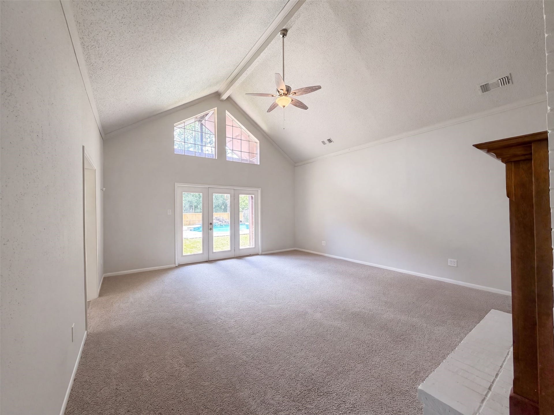 1102 Londonderry Avenue, Friendswood, TX 77546 1102 Londonderry Avenue, Friendswood, TX 77546