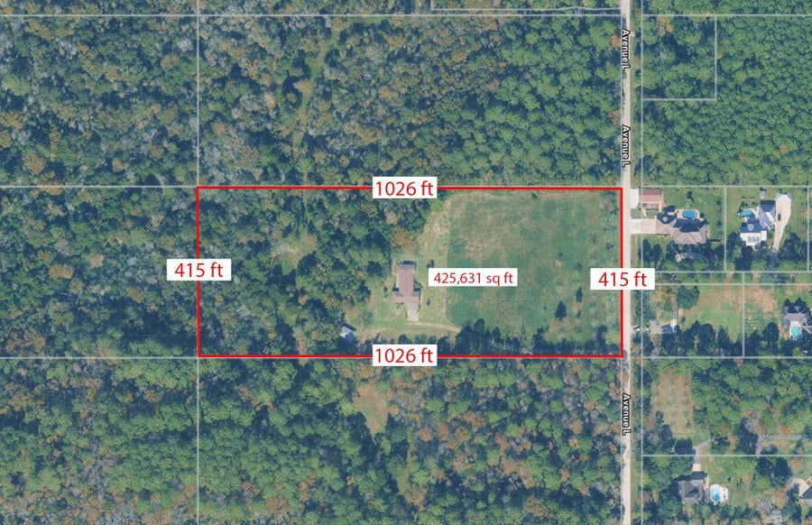 Property photo for 820 Avenue L, Dickinson, TX