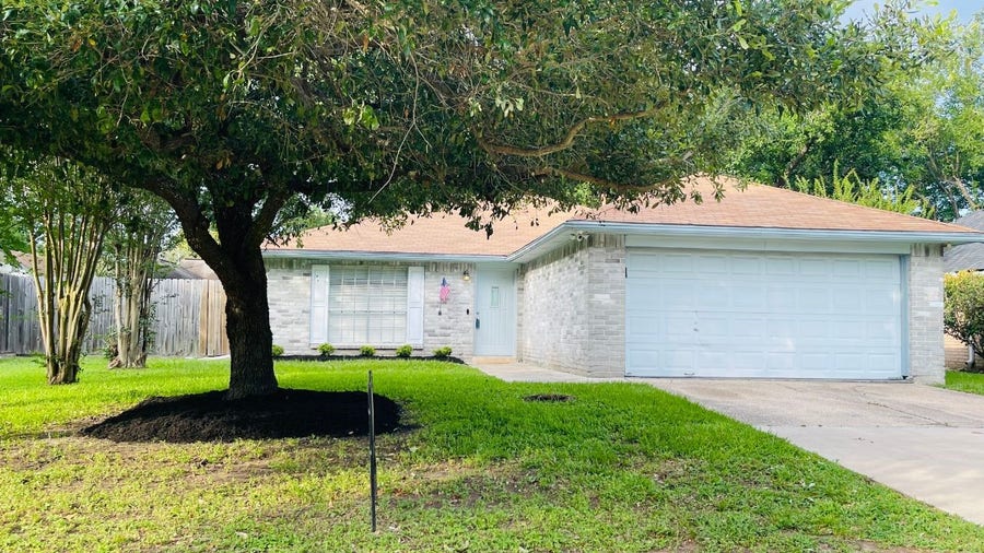 Property photo for 10070 Green Valley Lane, Houston, TX