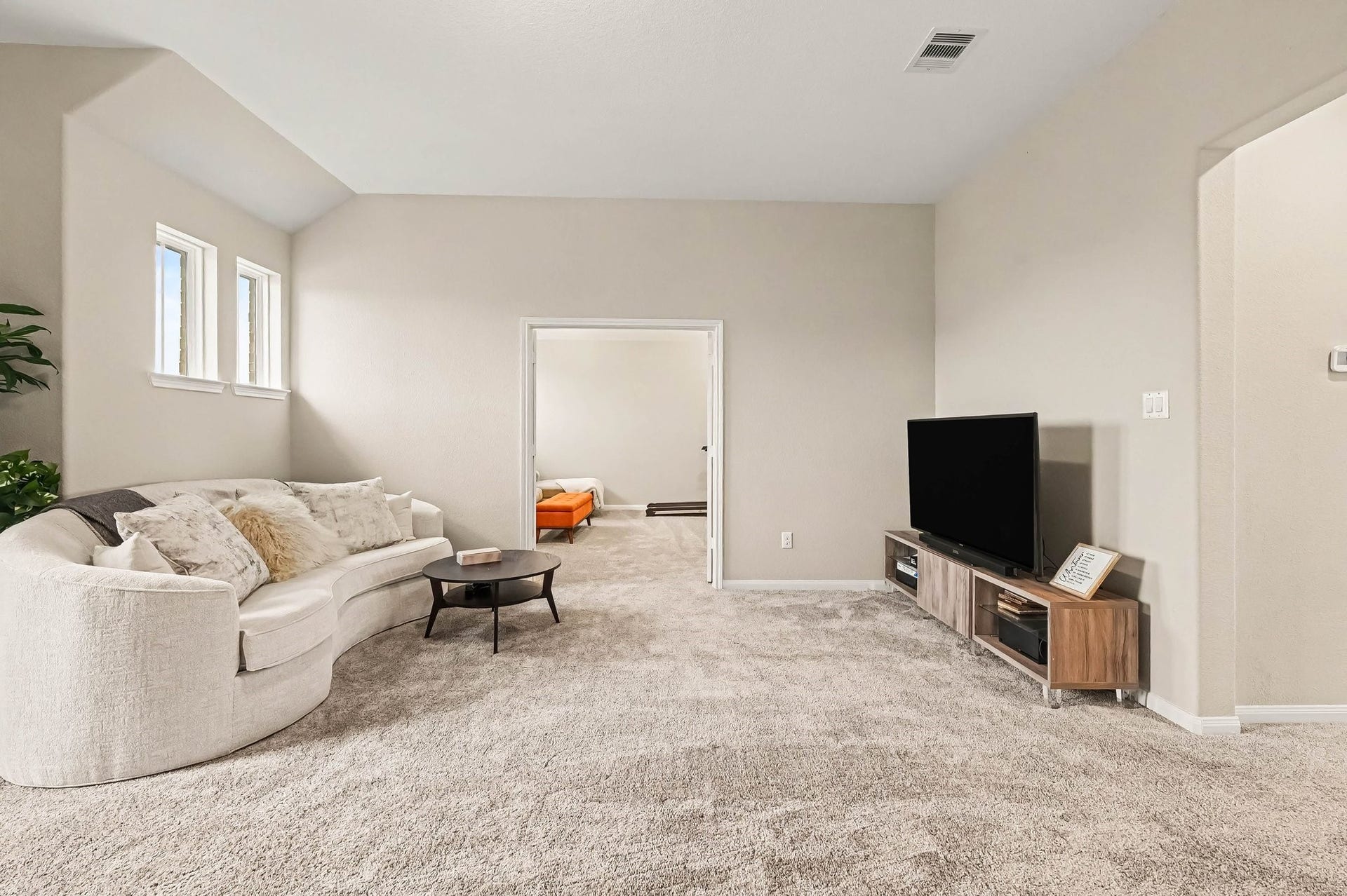 5107 Autumn Hills Trail, Pearland, TX 77584 Room to Make It Yours A spacious secondary living area offers flexibility for movie nights, a game room, home office, fitness space, or additional gathering area.