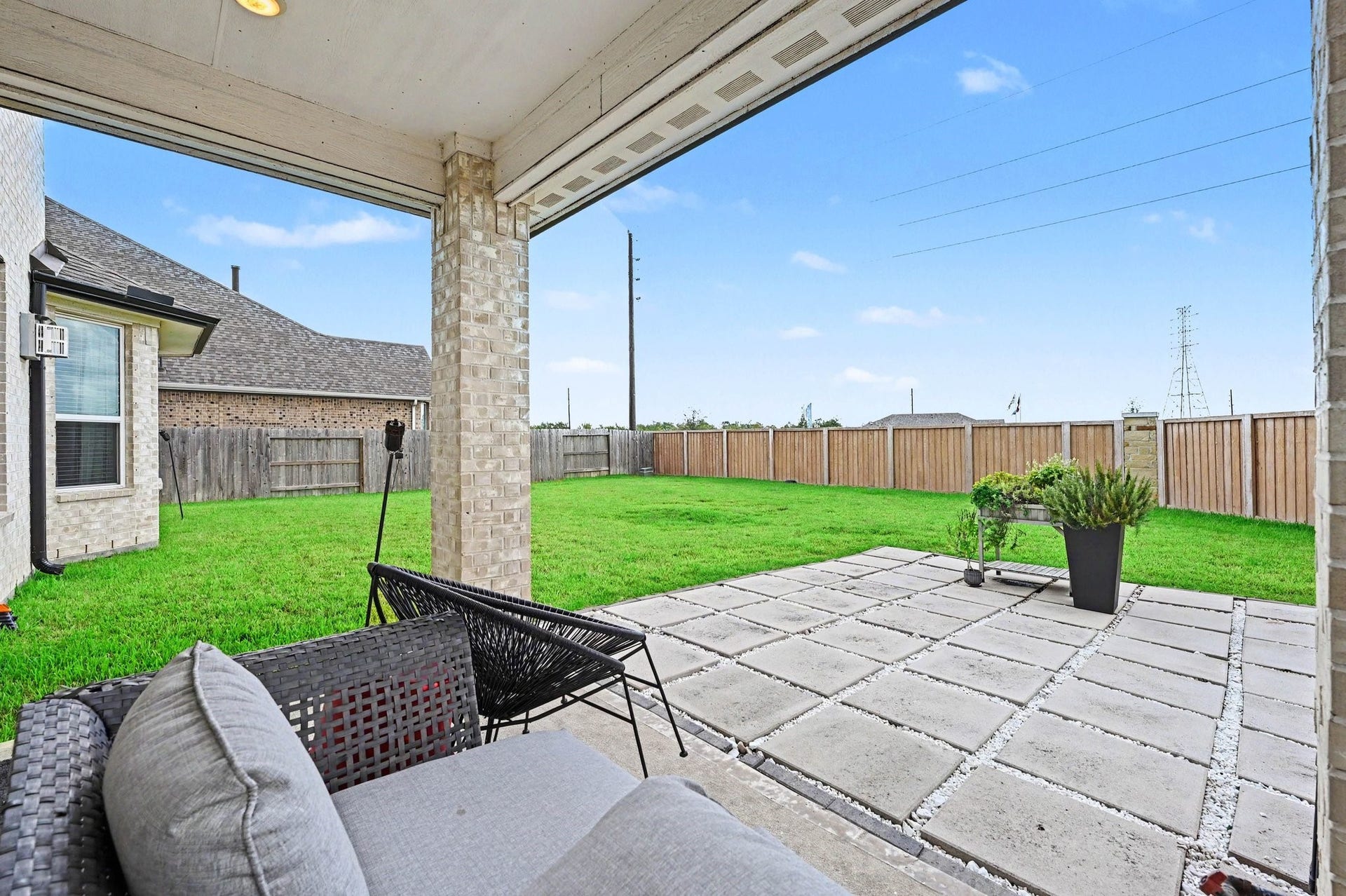 5107 Autumn Hills Trail, Pearland, TX 77584 Indoor-Outdoor Living Settle into an inviting covered outdoor living space complete with a fireplace and room for conversation, relaxation, and year-round enjoyment.