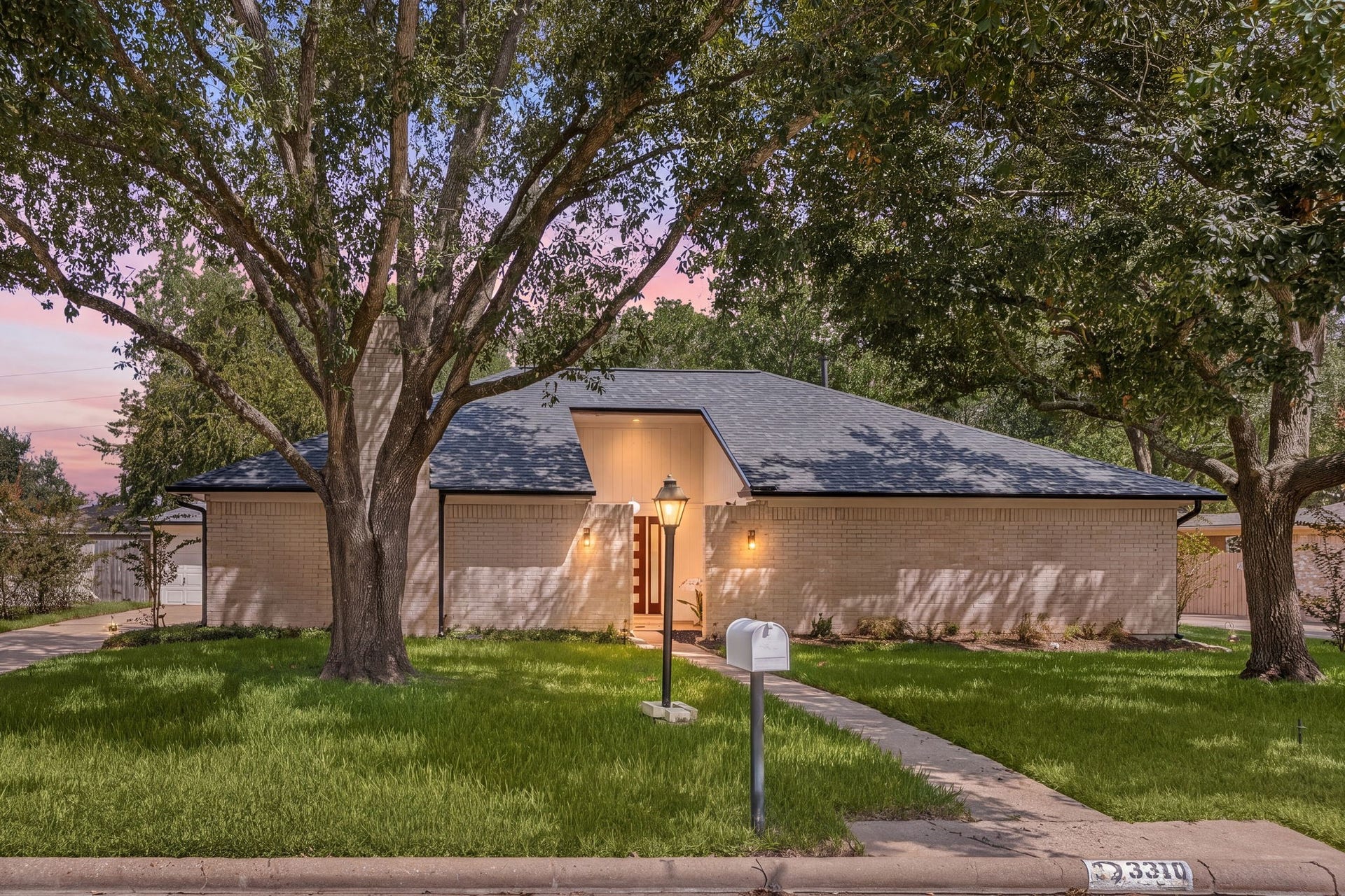 3310 Meadowcreek Drive, Missouri City, TX 77459 3310 Meadowcreek Drive, Missouri City, TX 77459