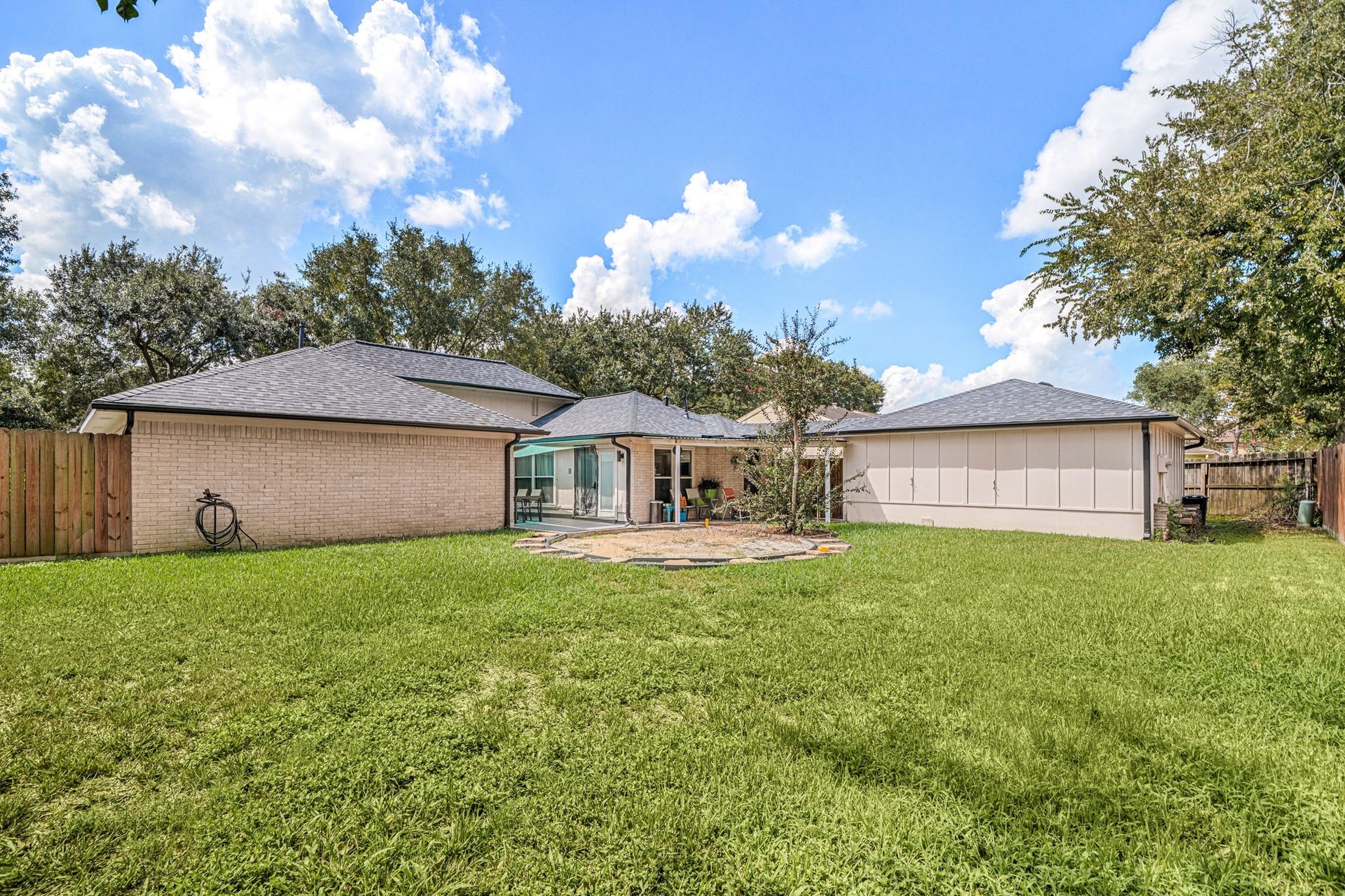 3310 Meadowcreek Drive, Missouri City, TX 77459 3310 Meadowcreek Drive, Missouri City, TX 77459