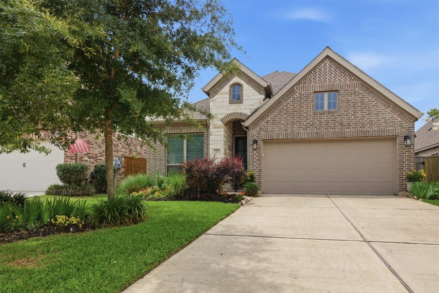Property photo for 627 Lost Maples Bend Lane, Conroe, TX