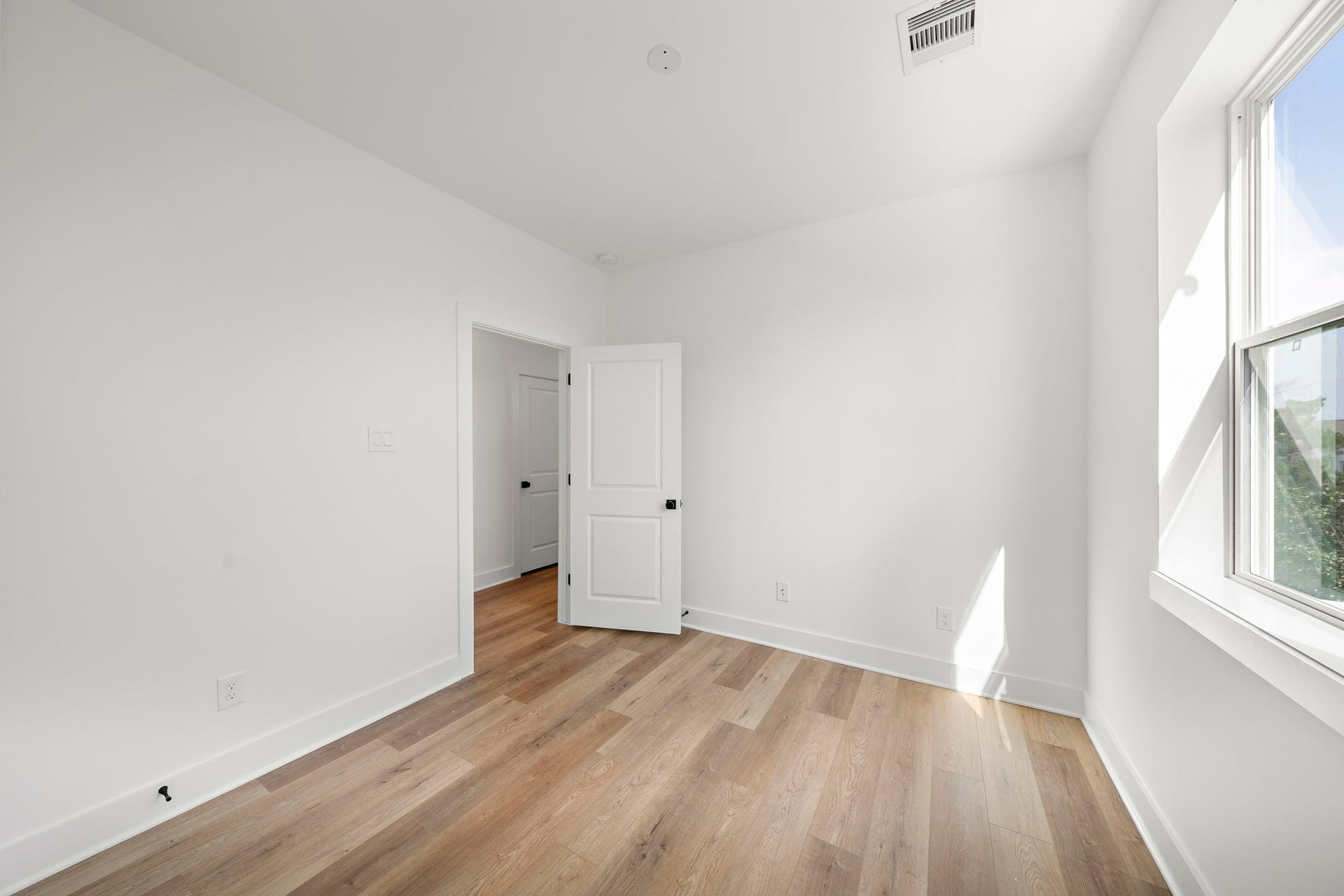 835 Elkhart Street, #E, Houston, TX 77091 3rd Floor Bedroom
