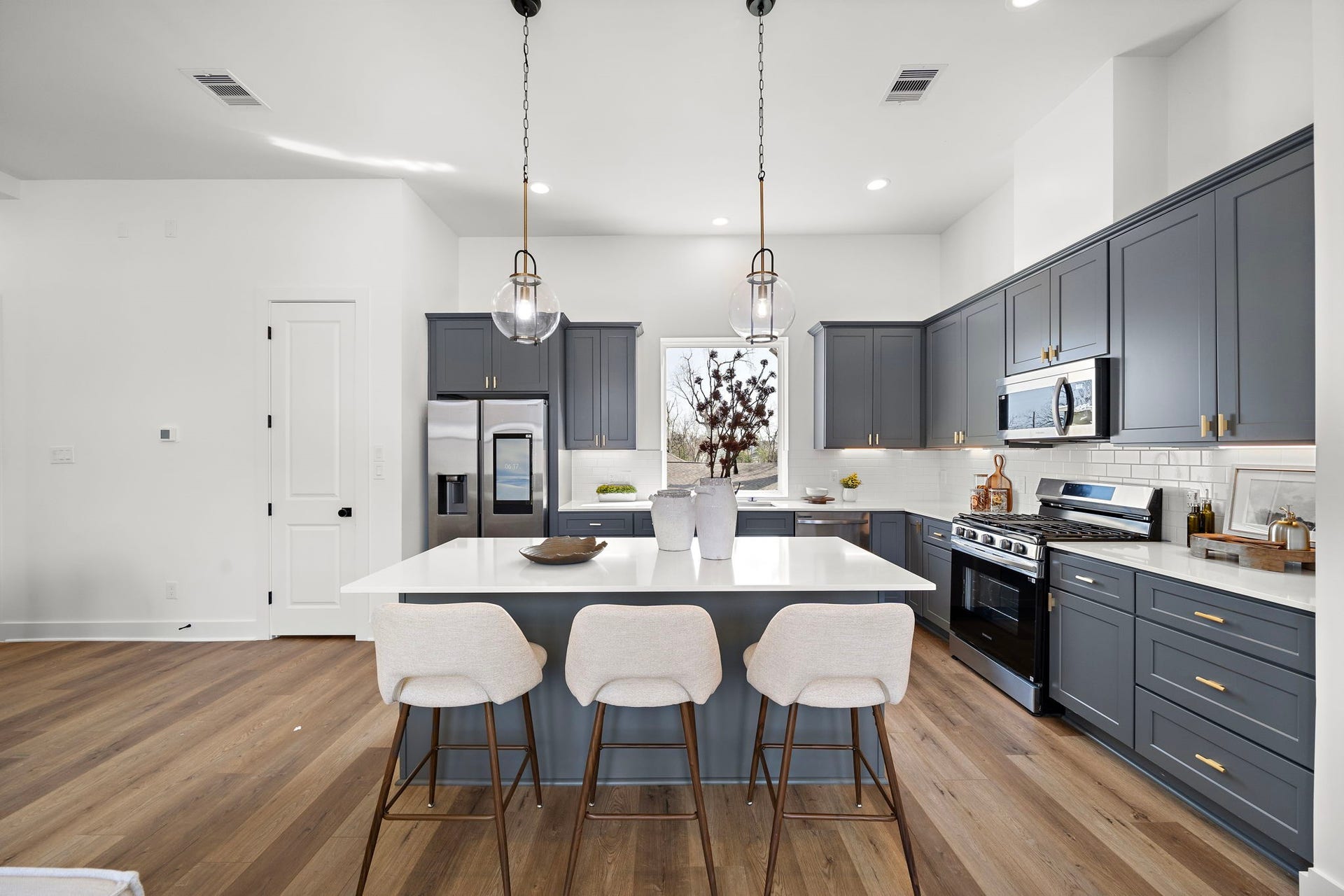 835 Elkhart Street, #E, Houston, TX 77091 Experience a modern kitchen with soft-close cabinetry, sleek stainless steel appliances, and elegant under-cabinet lighting.