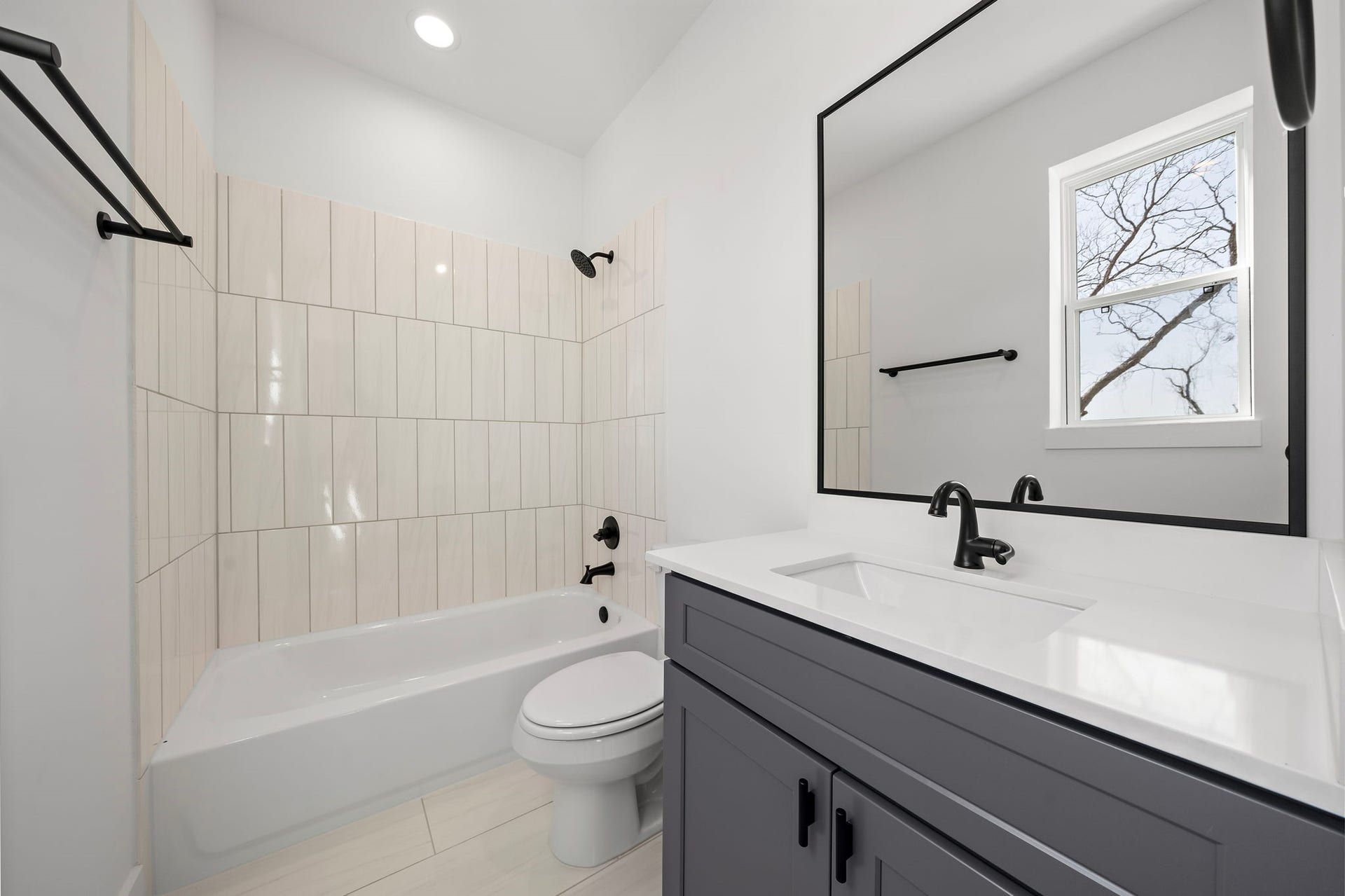 835 Elkhart Street, #E, Houston, TX 77091 3rd Floor Bathroom