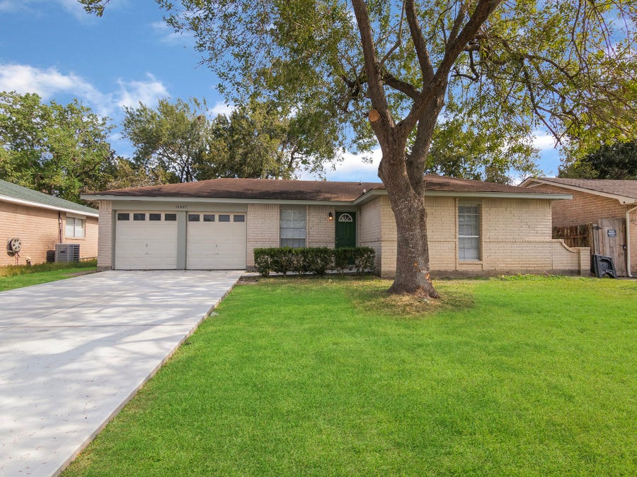 Property photo for 16807 Tibet Road, Friendswood, TX