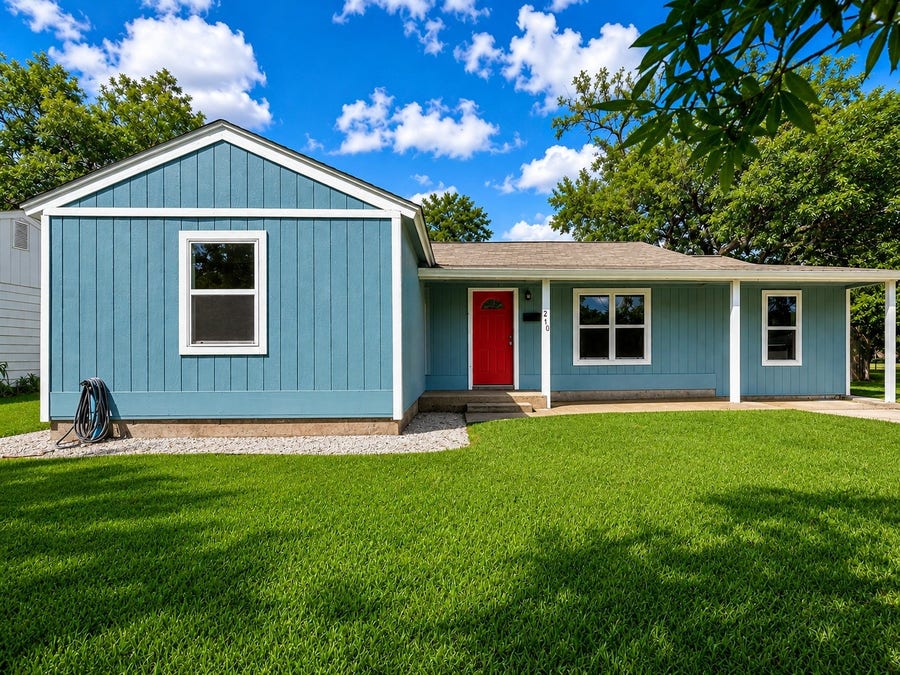Property photo for 210 Laurel Street, Lake Jackson, TX