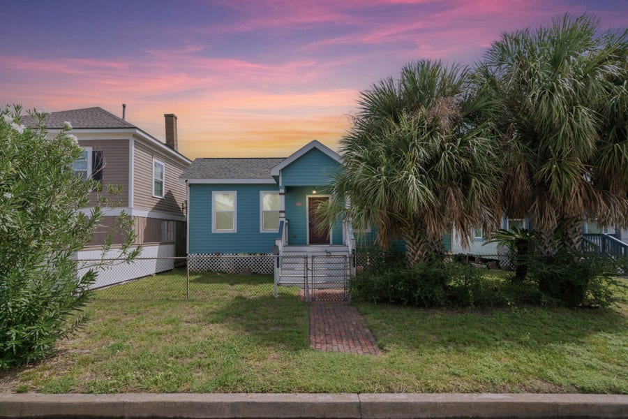 Property photo for 1213 Avenue M 1/2, Galveston, TX