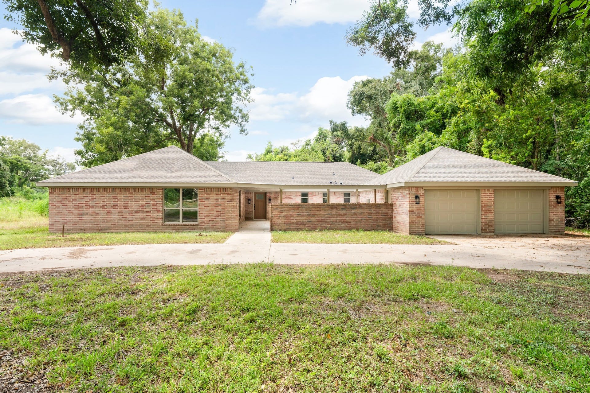 2109 County Road 353, Brazoria, TX 77422 2109 County Road 353, Brazoria, TX 77422