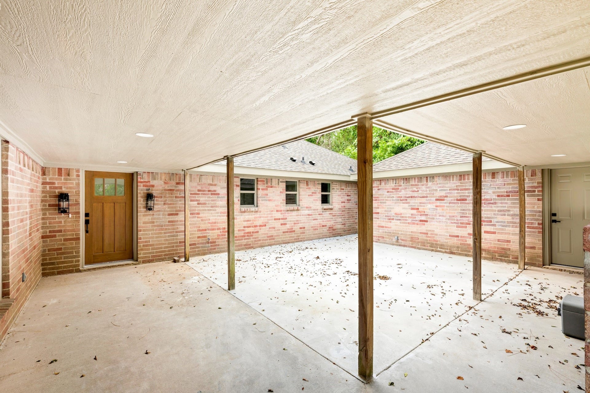 2109 County Road 353, Brazoria, TX 77422 2109 County Road 353, Brazoria, TX 77422