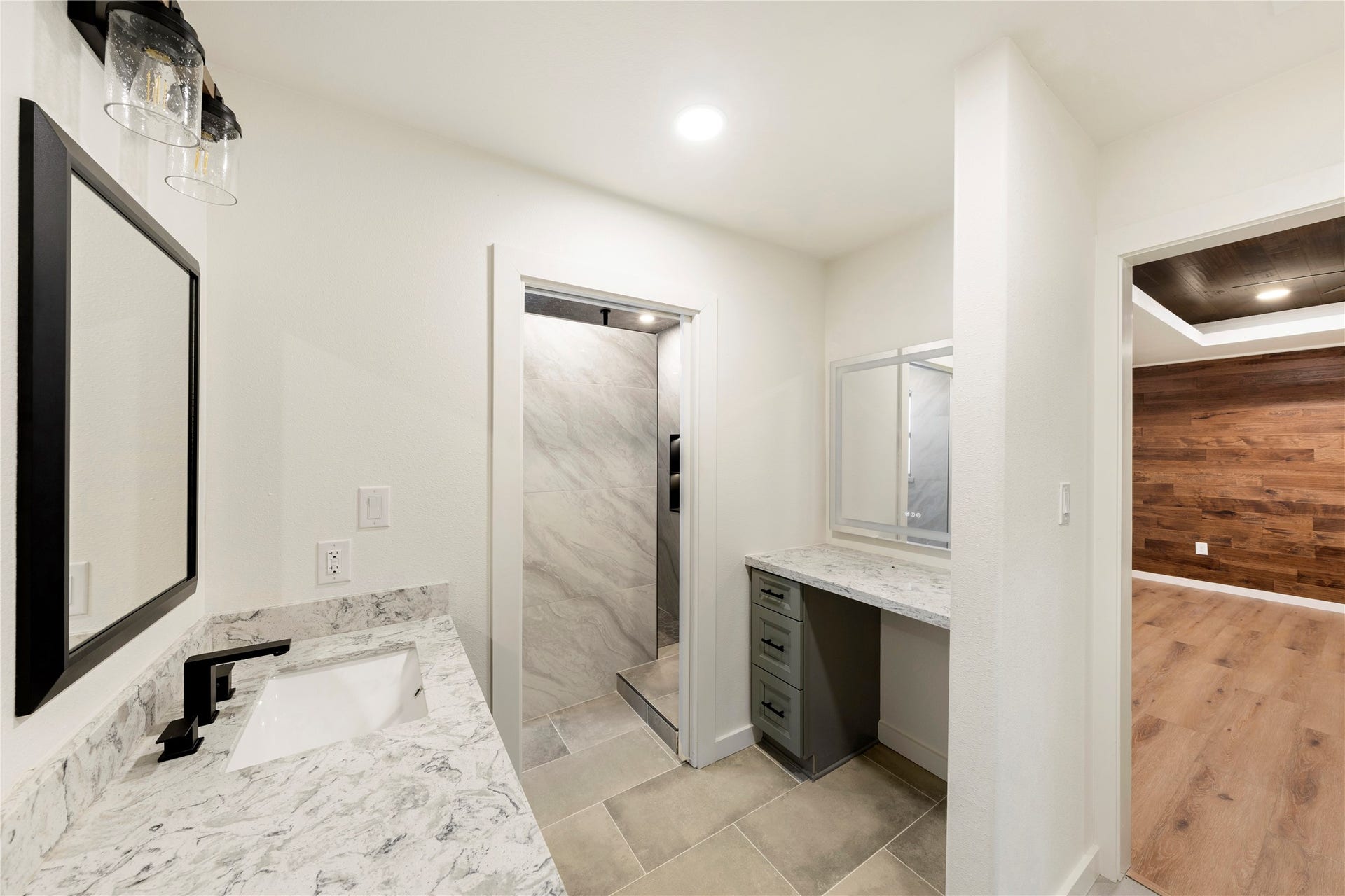 2109 County Road 353, Brazoria, TX 77422 Primary Bath